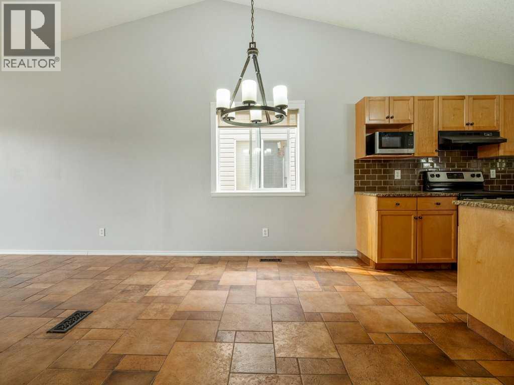 Photo 11 of 11 Rivercrest Court W, Lethbridge AB