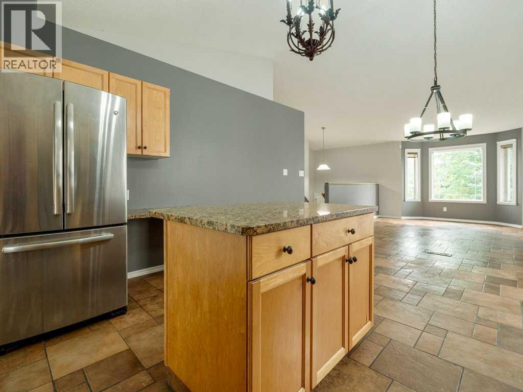 Photo 16 of 11 Rivercrest Court W, Lethbridge AB