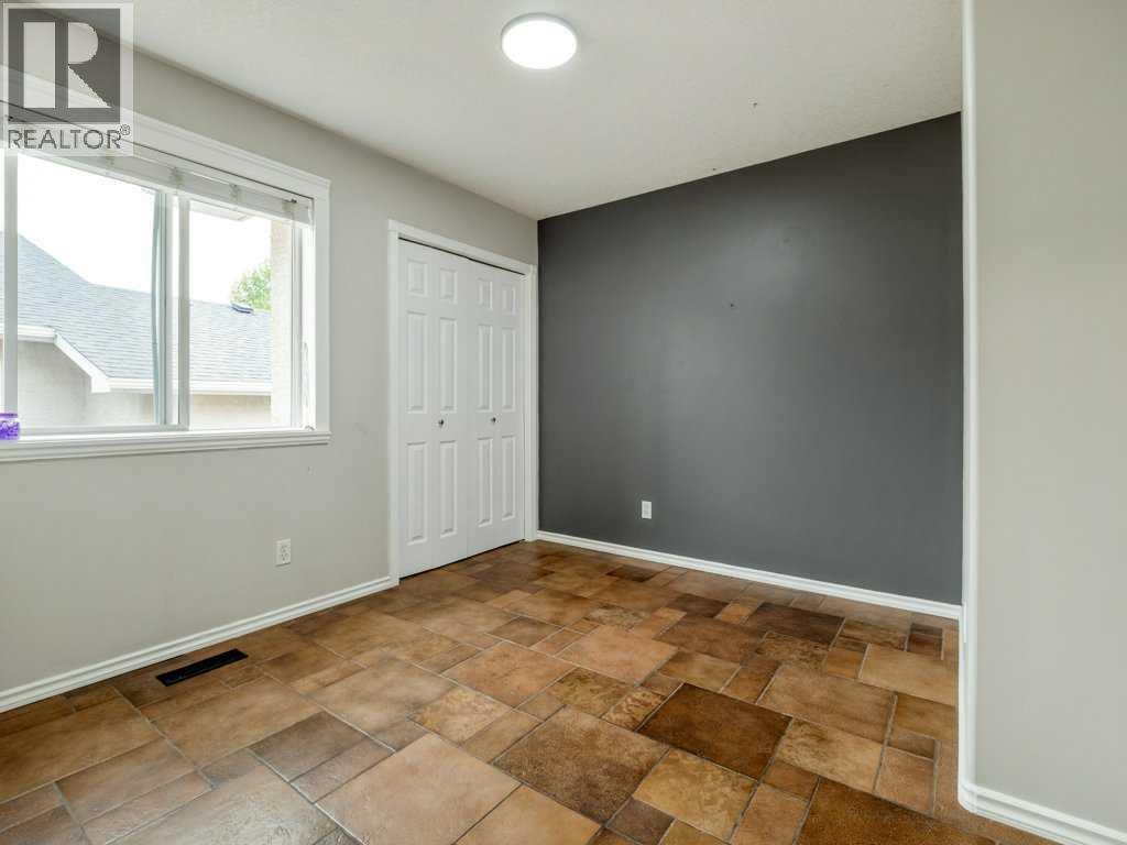 Photo 17 of 11 Rivercrest Court W, Lethbridge AB