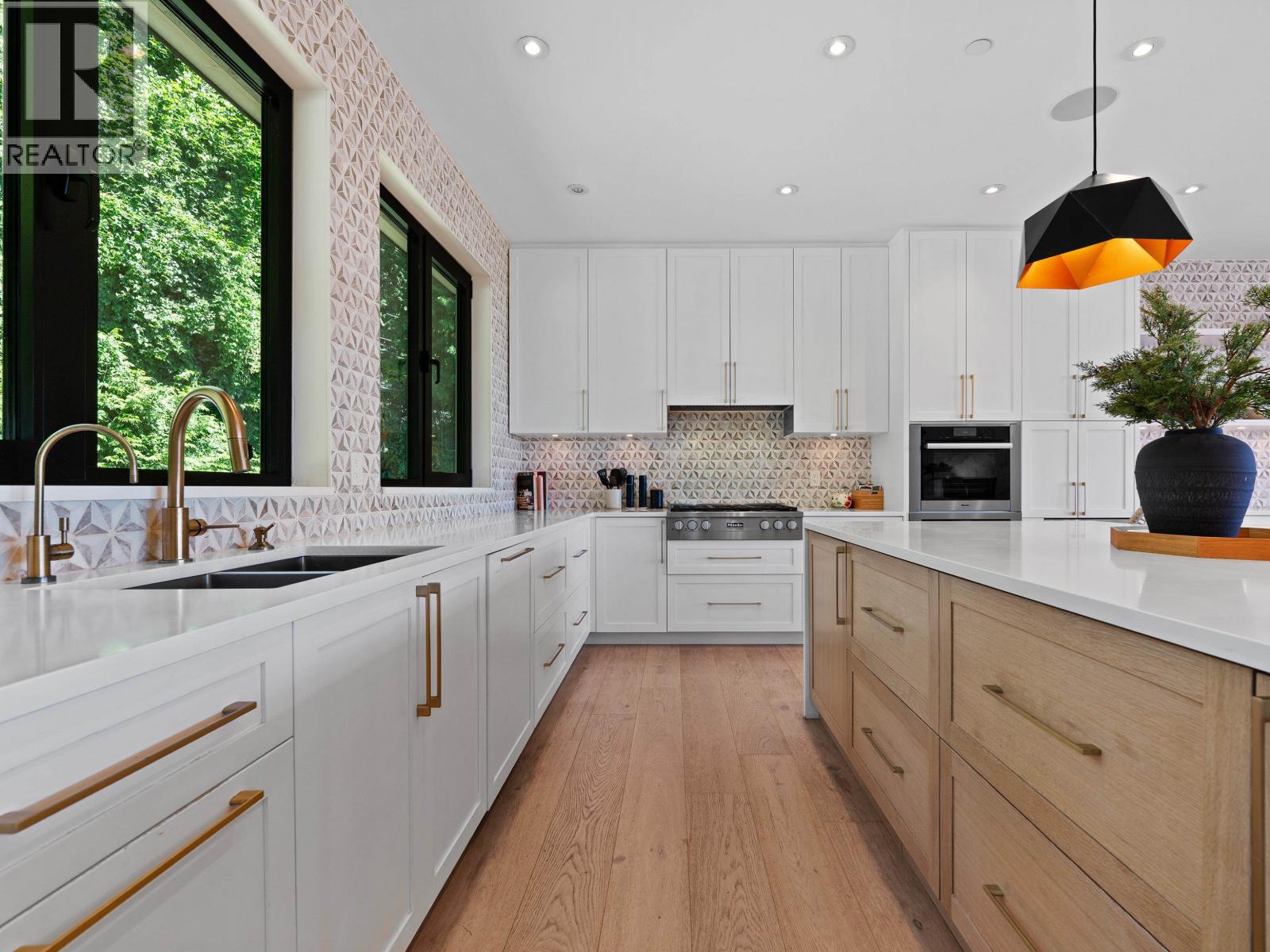 4701 PICCADILLY SOUTH ROAD, West Vancouver