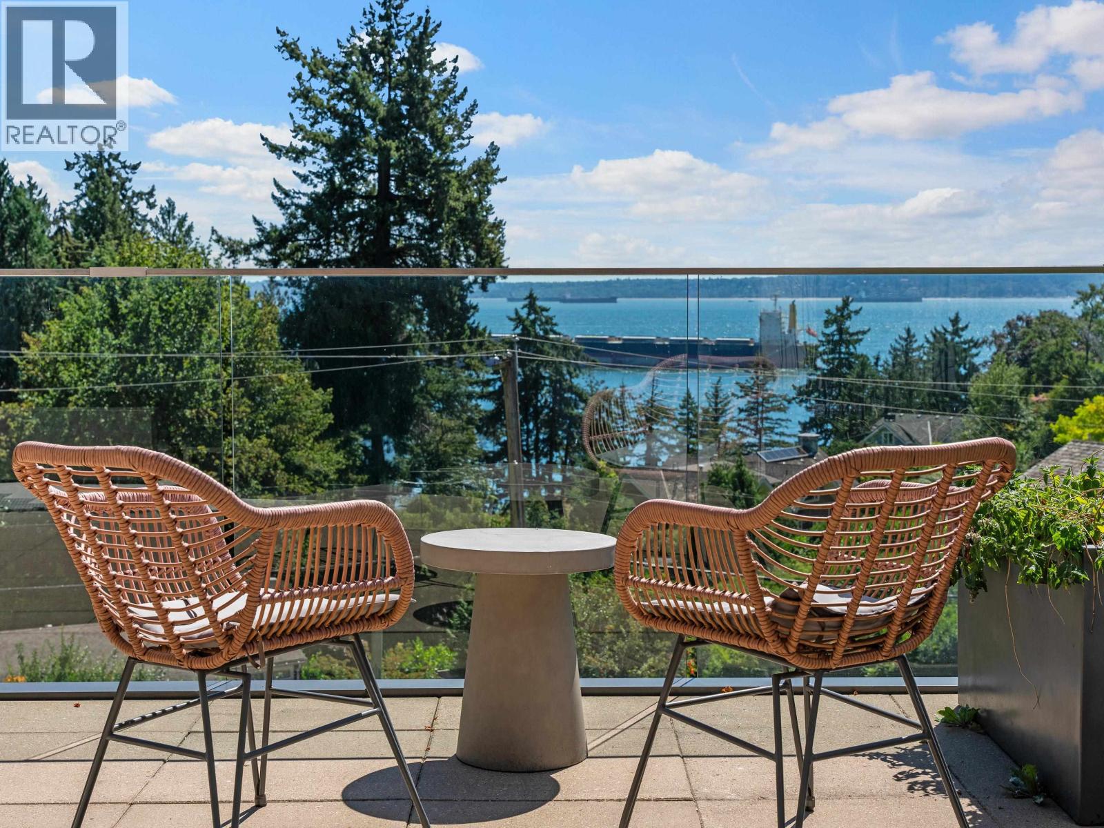 4701 PICCADILLY SOUTH ROAD, West Vancouver