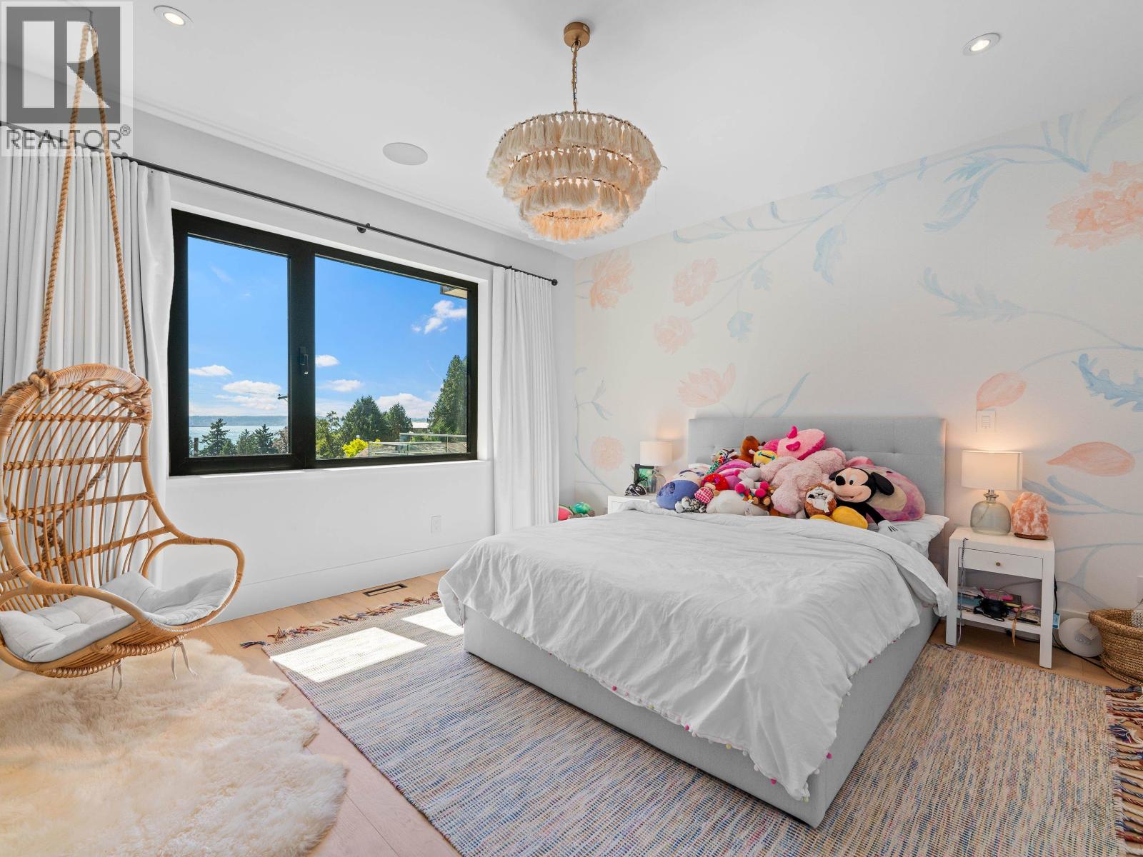 4701 PICCADILLY SOUTH ROAD, West Vancouver
