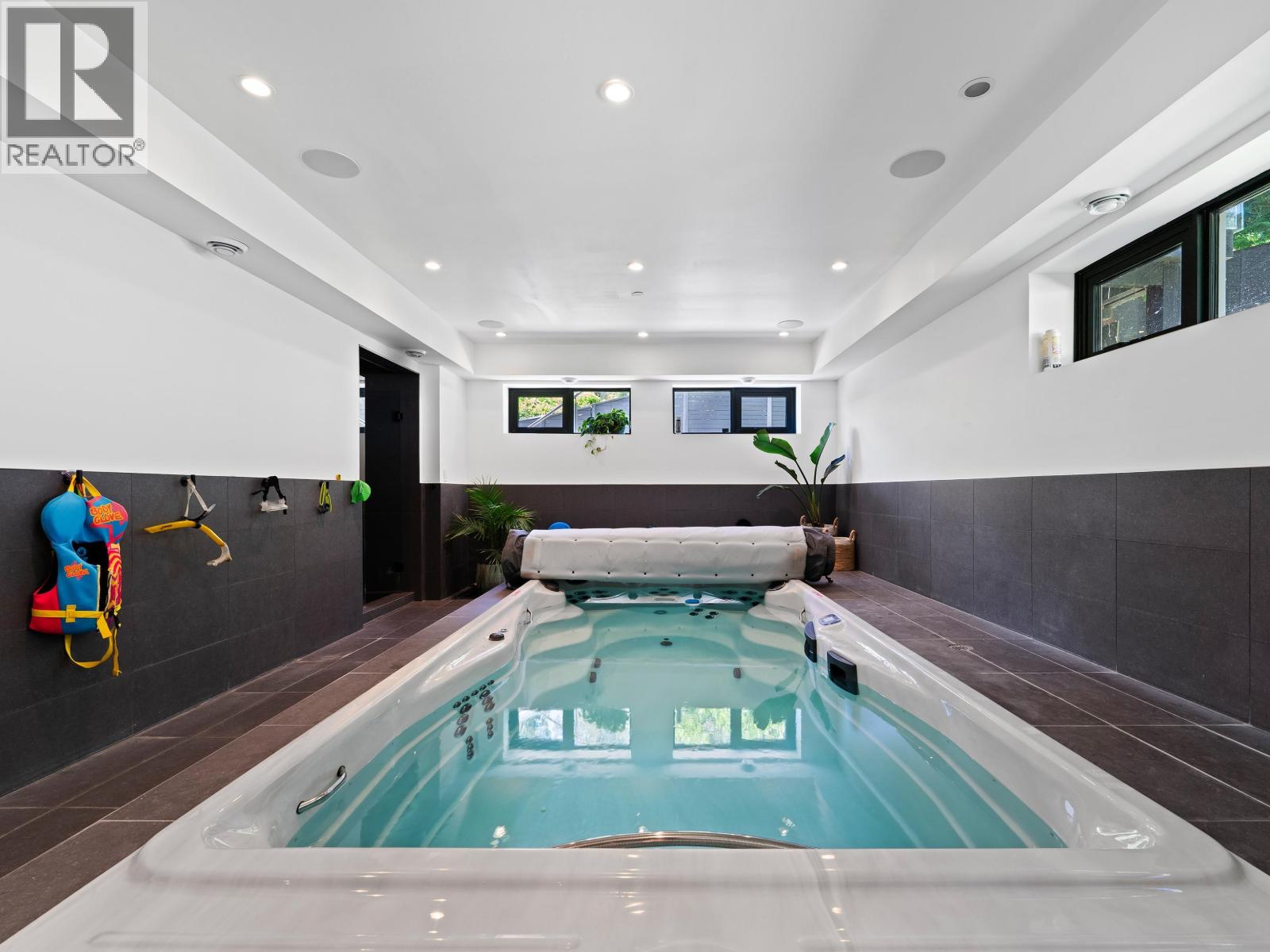 4701 PICCADILLY SOUTH ROAD, West Vancouver