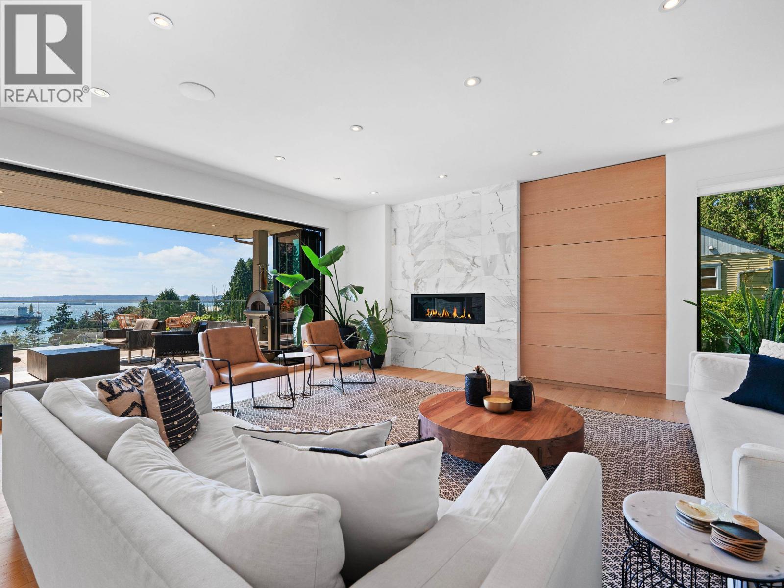 4701 PICCADILLY SOUTH ROAD, West Vancouver