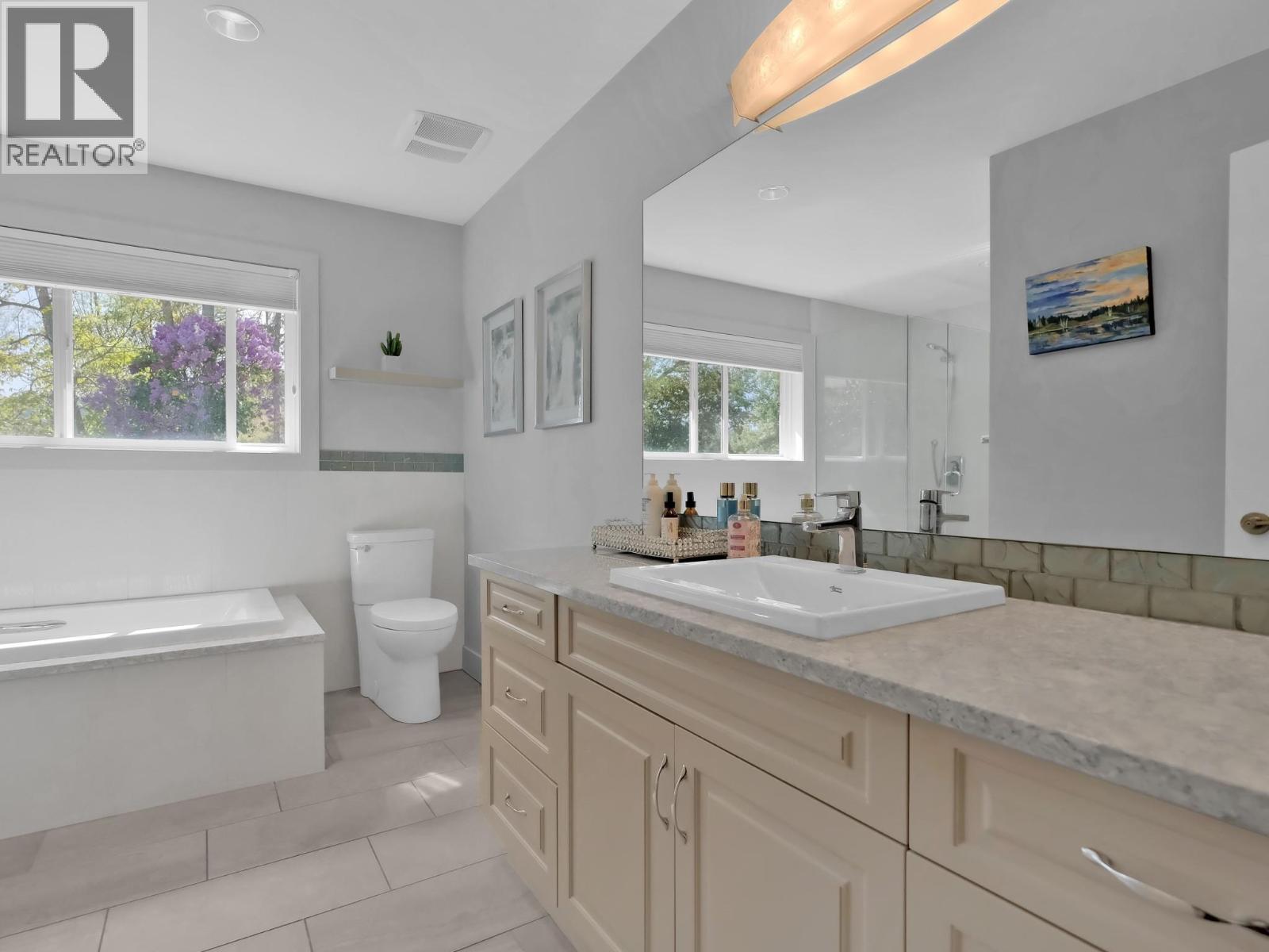 6090 Somerset Avenue, Peachland