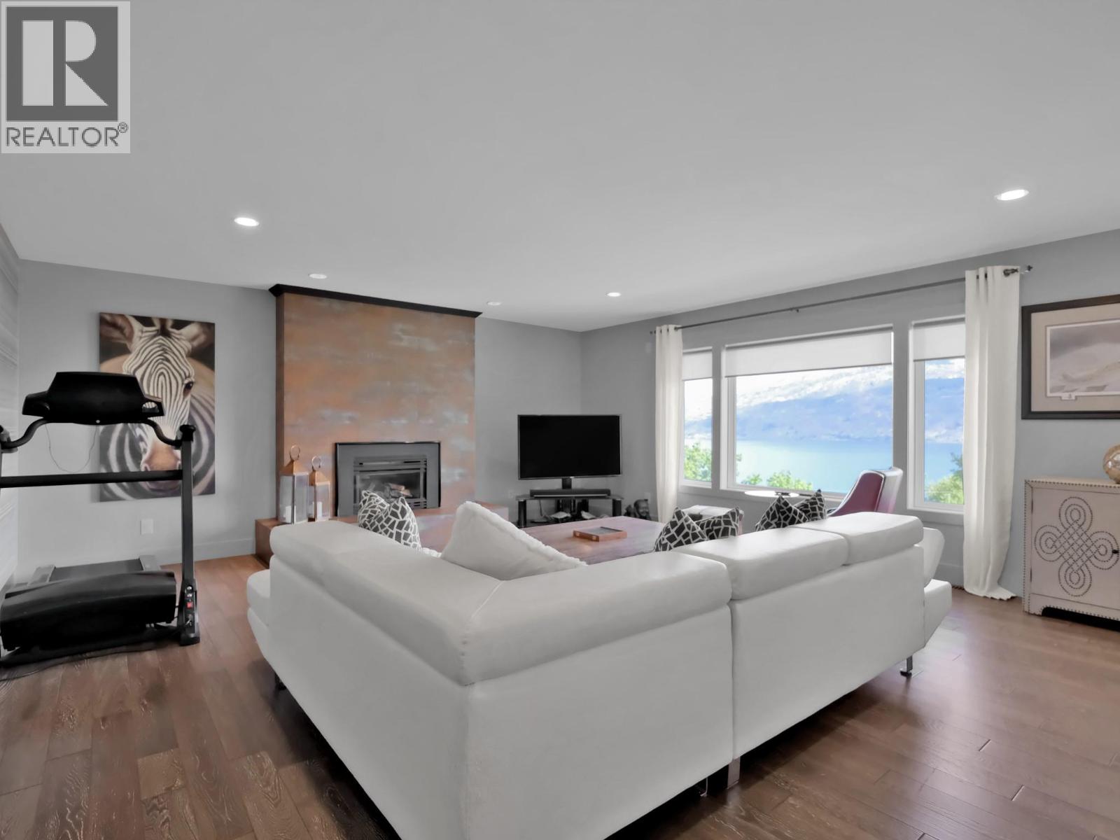 6090 Somerset Avenue, Peachland
