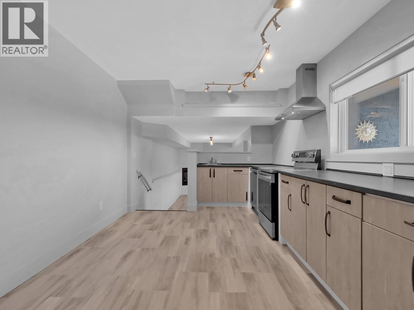 6090 Somerset Avenue, Peachland