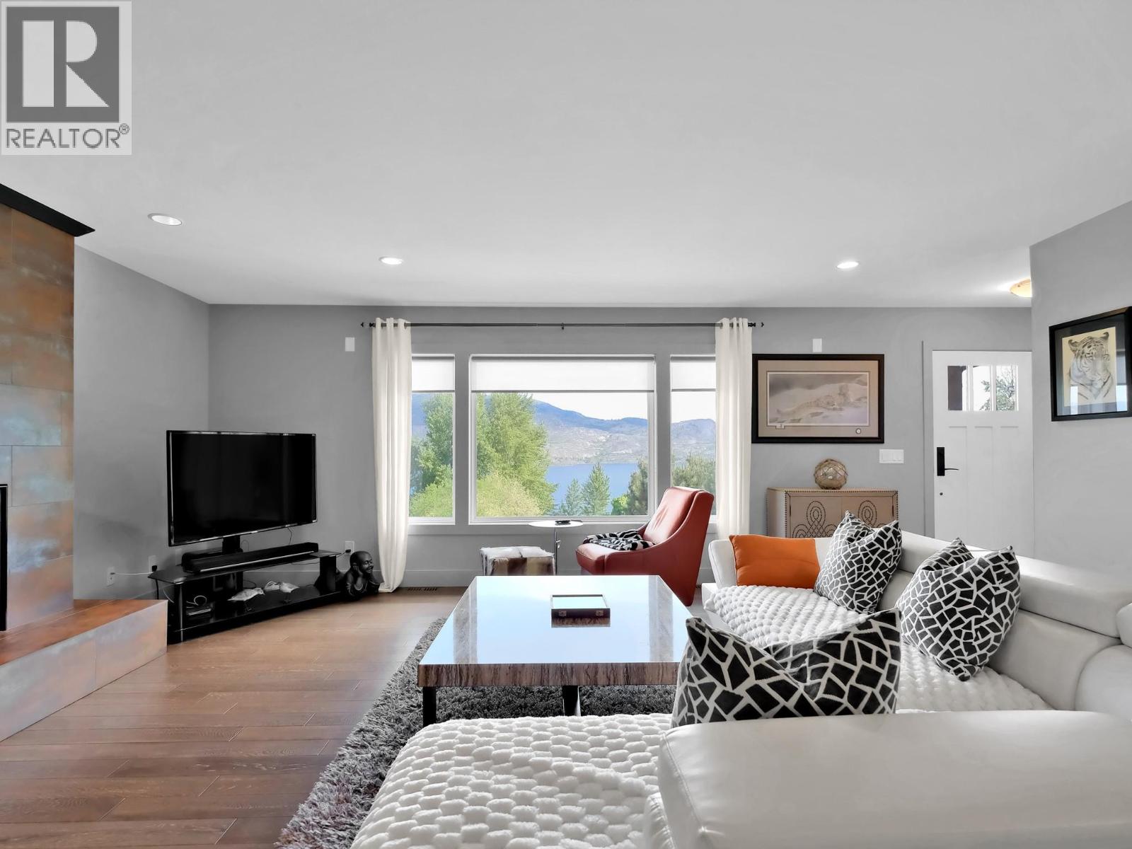 6090 Somerset Avenue, Peachland