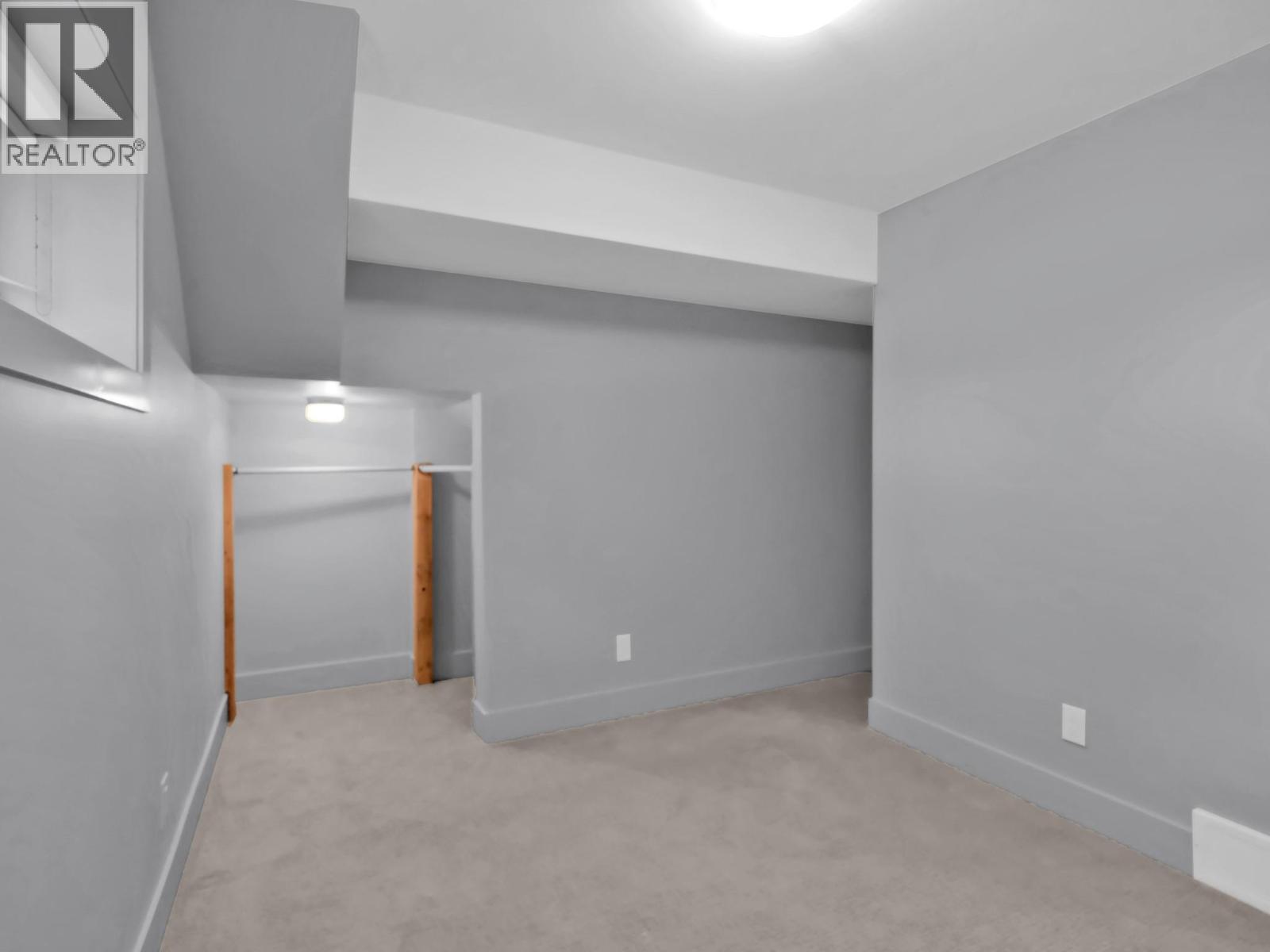 6090 Somerset Avenue, Peachland
