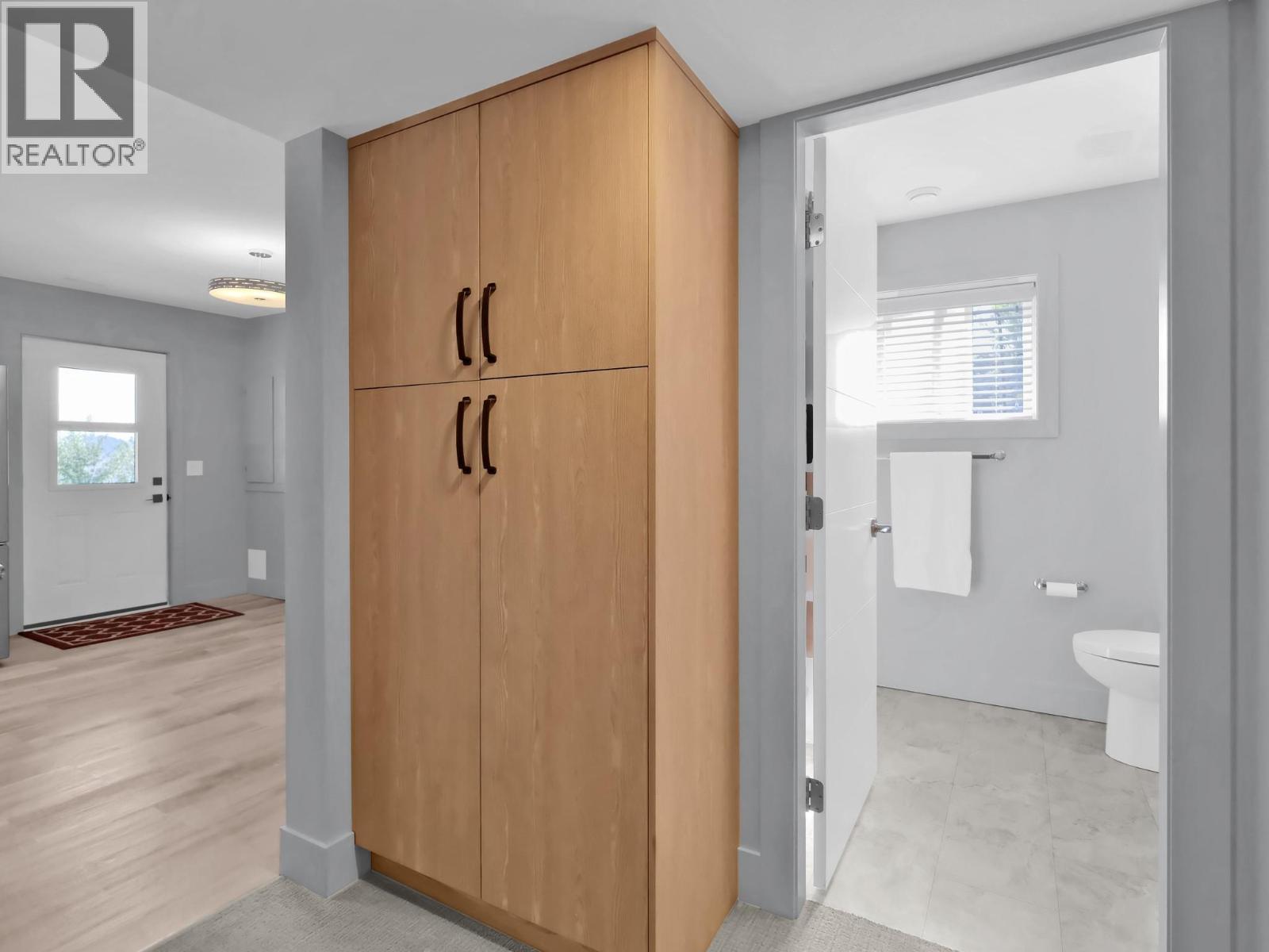 6090 Somerset Avenue, Peachland