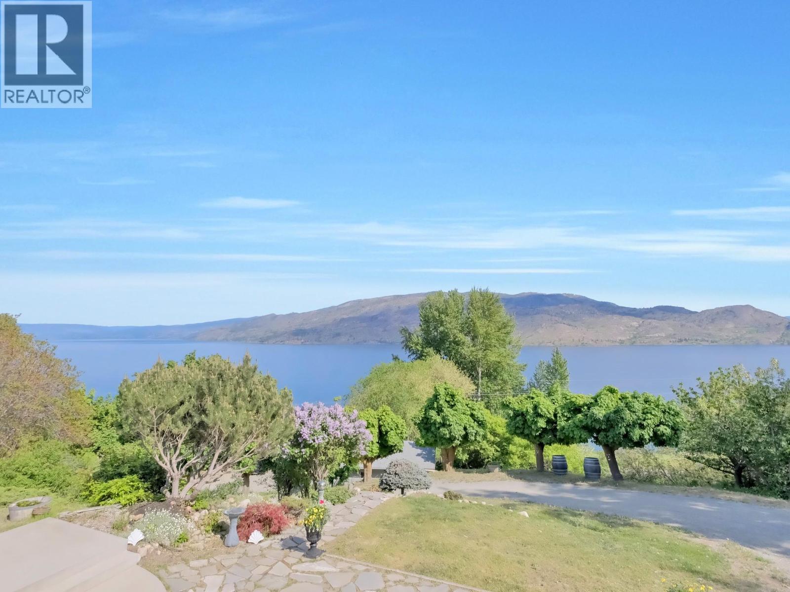 6090 Somerset Avenue, Peachland