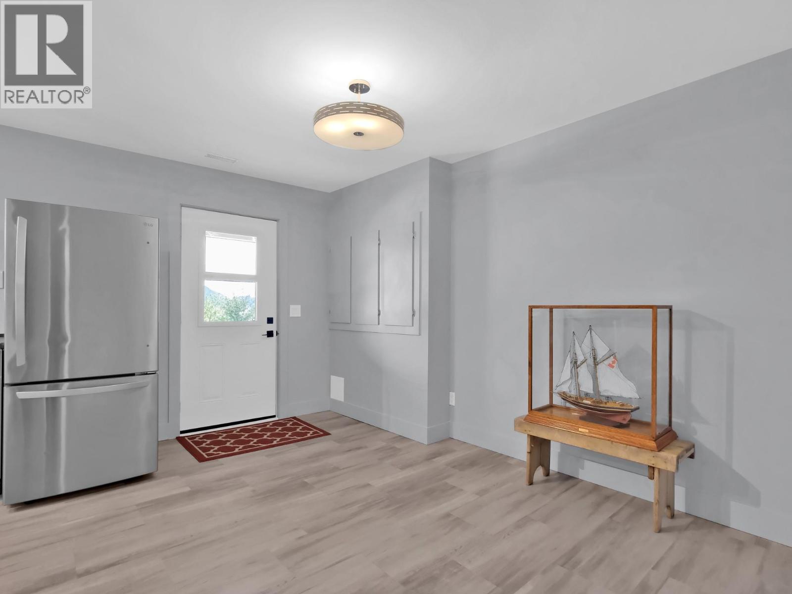 6090 Somerset Avenue, Peachland
