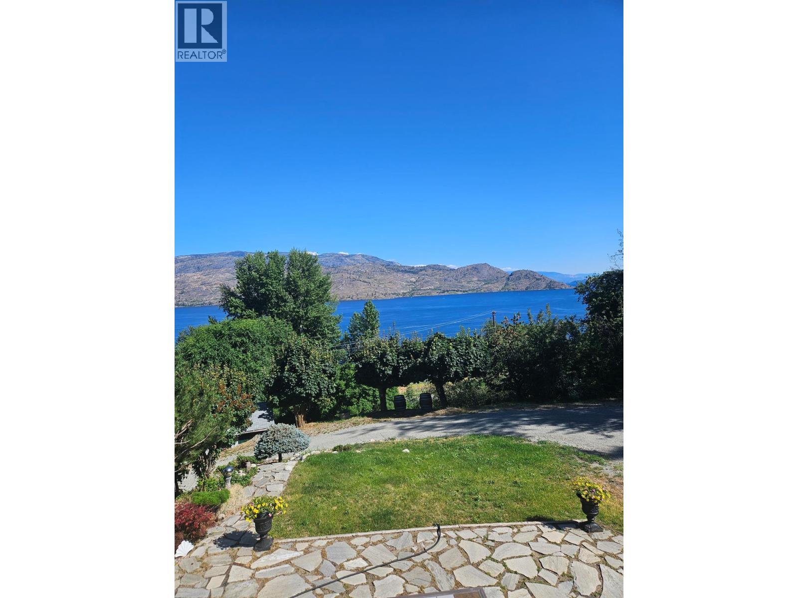 6090 Somerset Avenue, Peachland