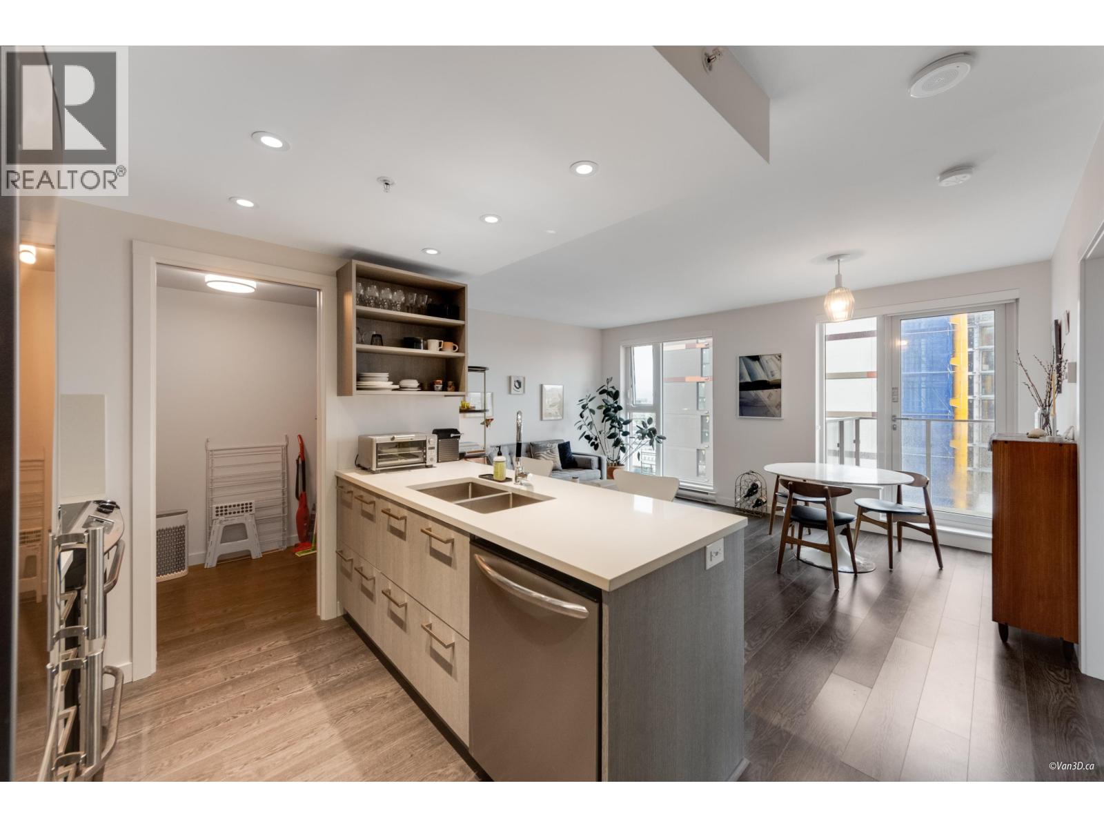 Photo 4 of 804 983 E Hastings Street, Vancouver BC