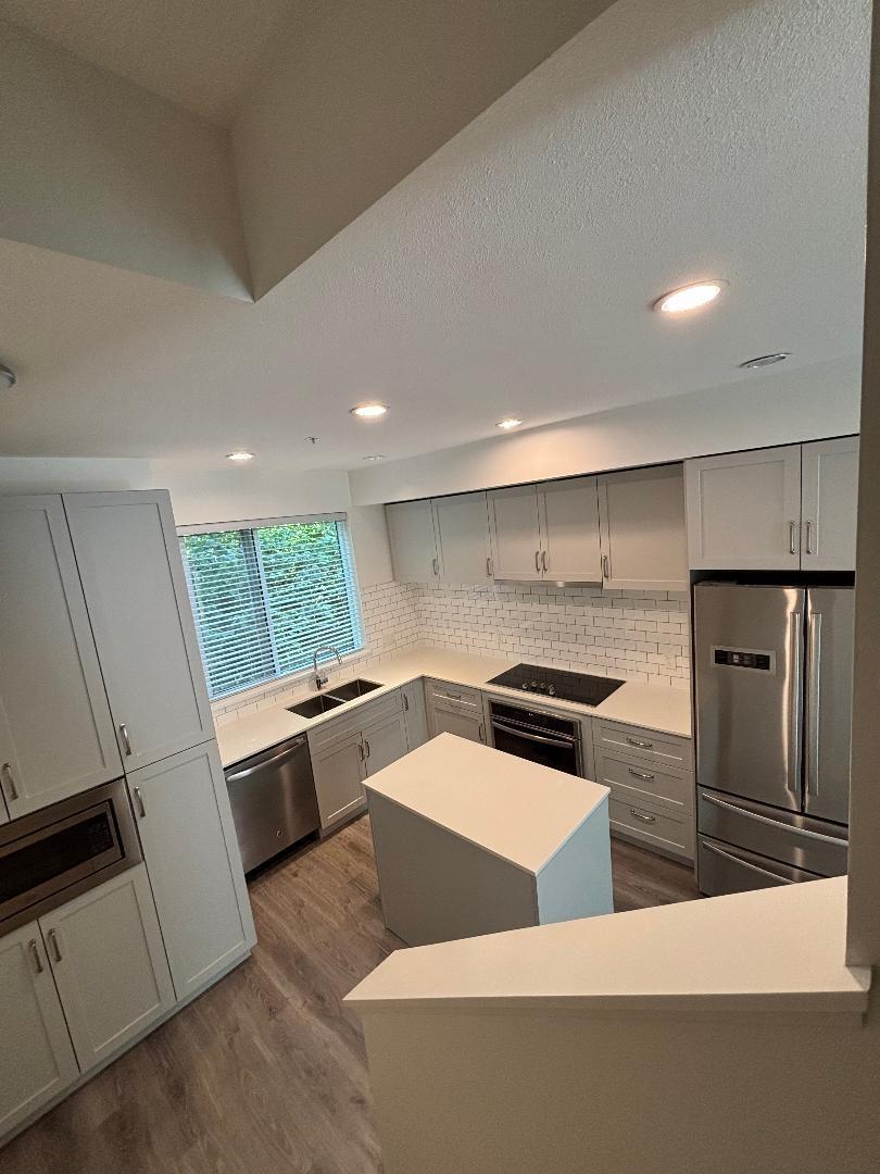 Photo 5 of 28 15775 Mountain View Drive, Surrey BC