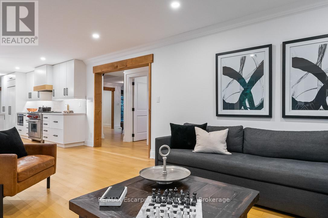 Photo 12 of 138 Cavendish Court, Oakville ON