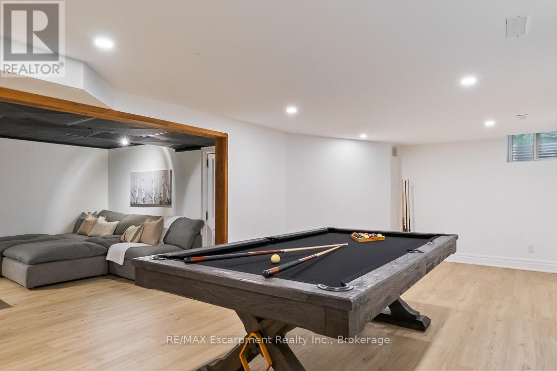 Photo 27 of 138 Cavendish Court, Oakville ON