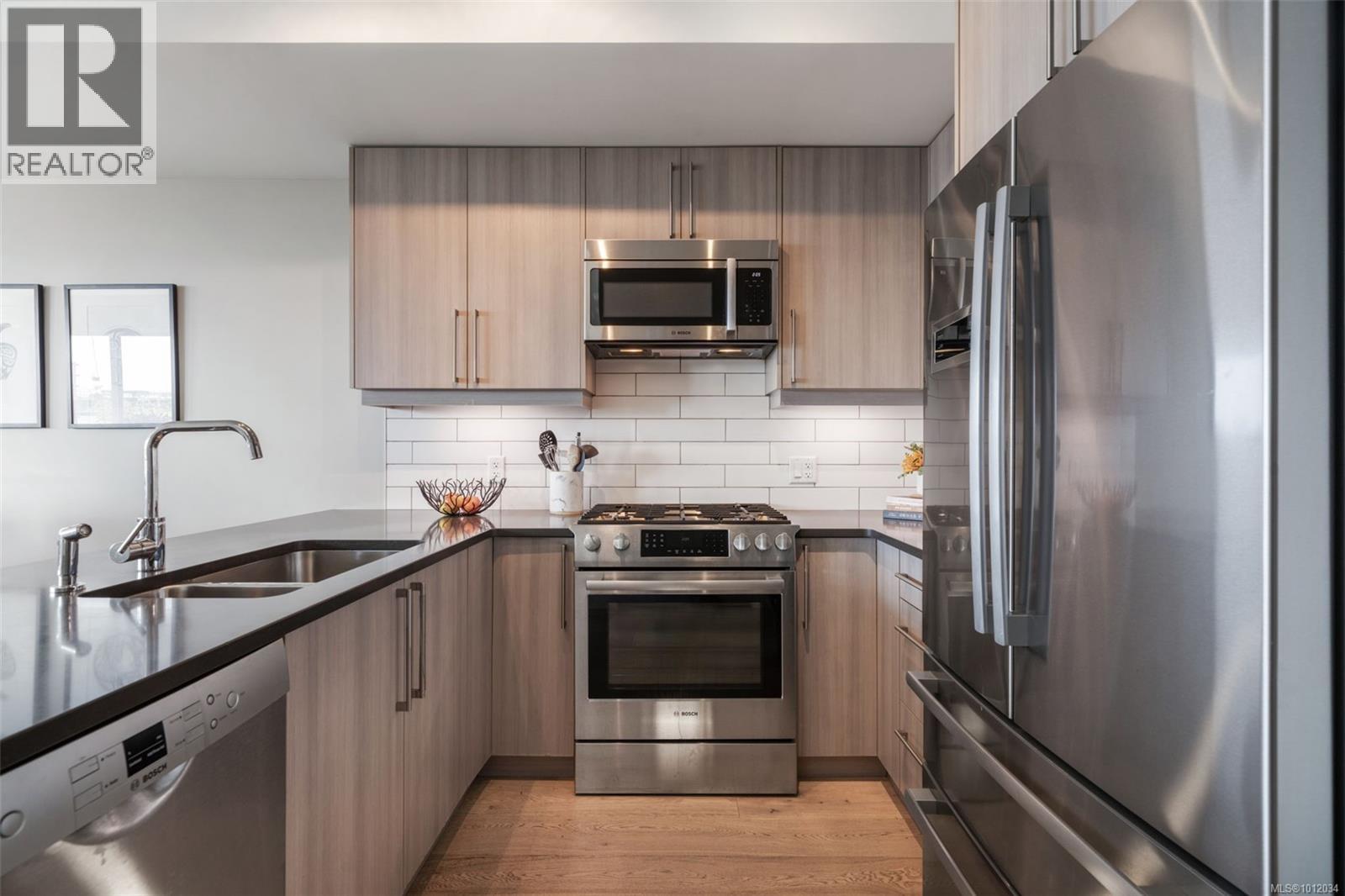 Photo 5 of 407 595 Pandora Ave, Victoria BC