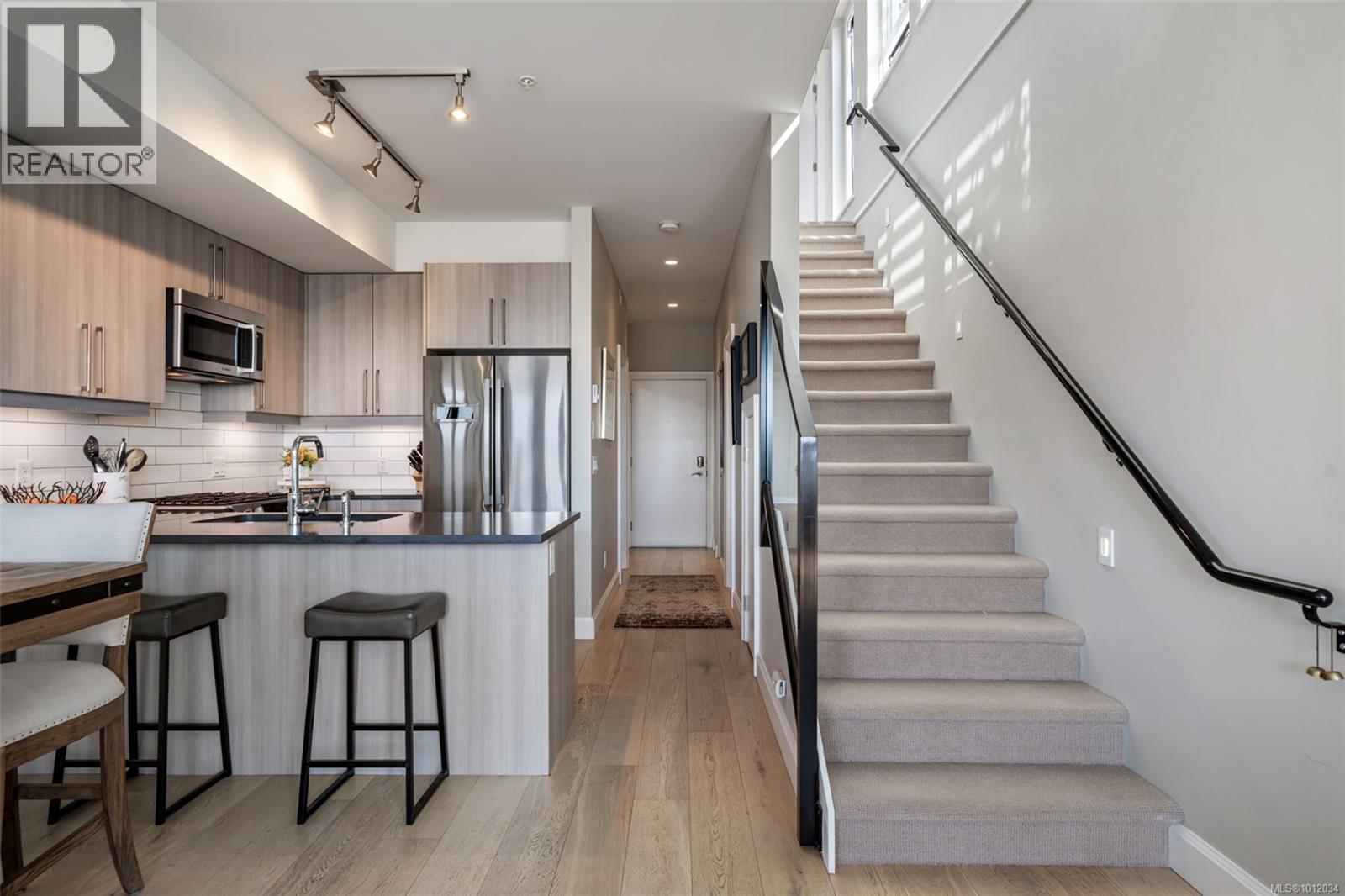 Photo 3 of 407 595 Pandora Ave, Victoria BC