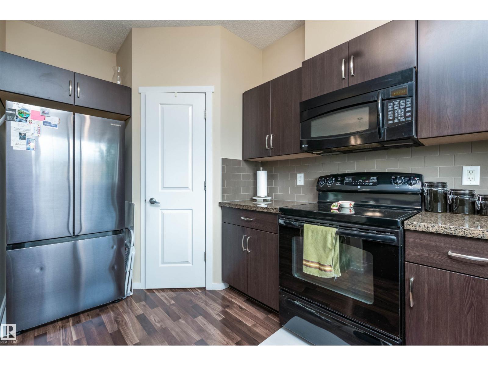 Photo 11 of 7526 Ellesmere Wy, Sherwood Park AB