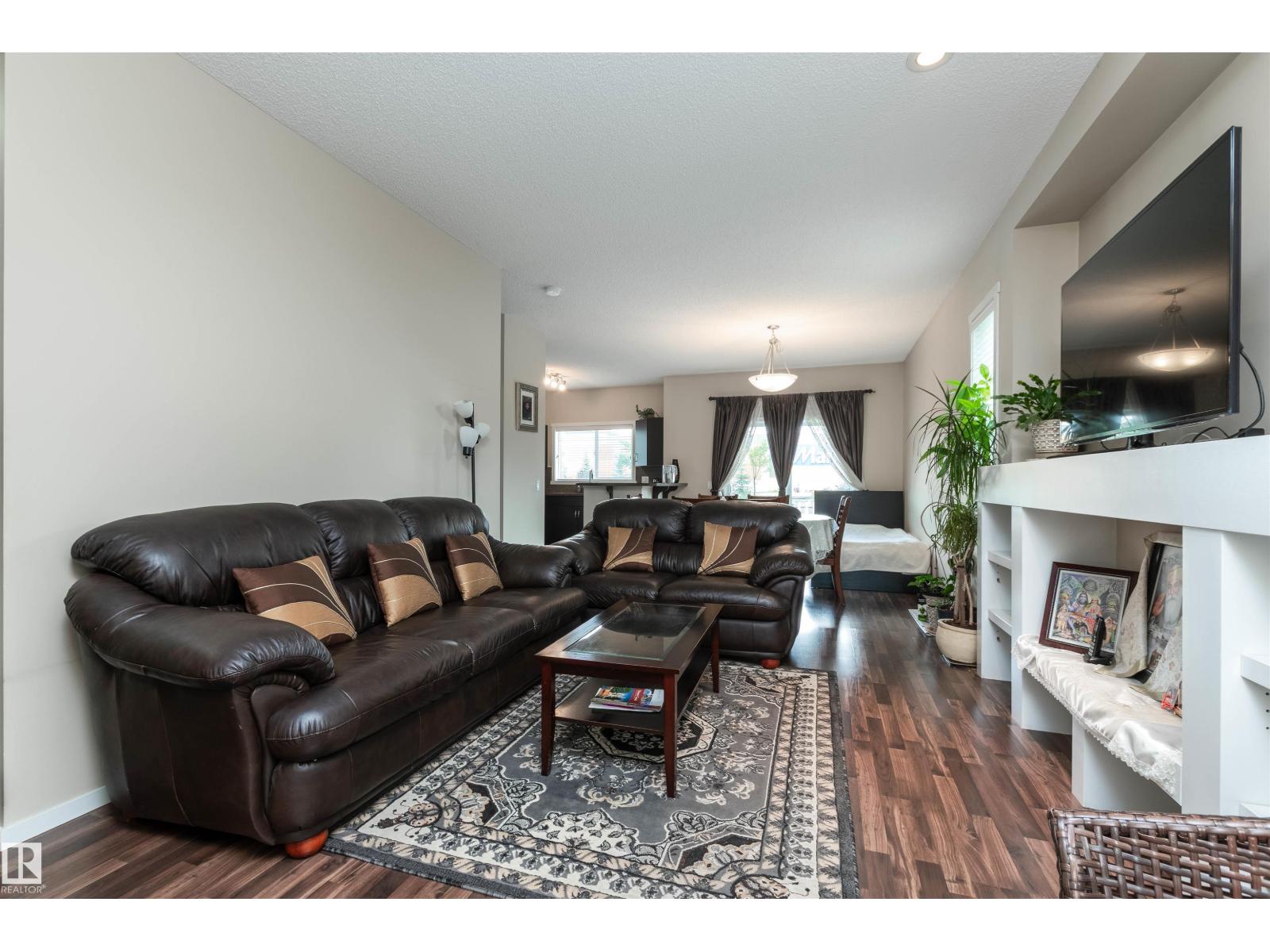 Photo 2 of 7526 Ellesmere Wy, Sherwood Park AB