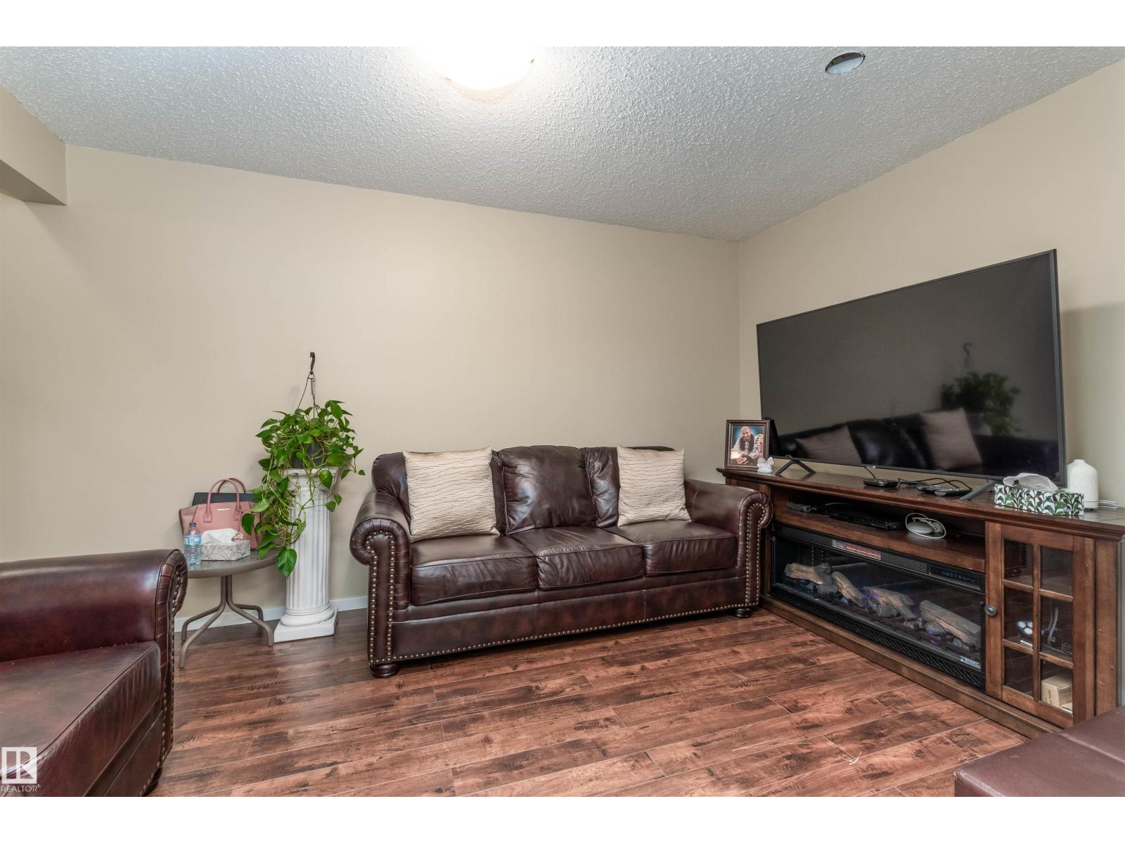 Photo 21 of 7526 Ellesmere Wy, Sherwood Park AB