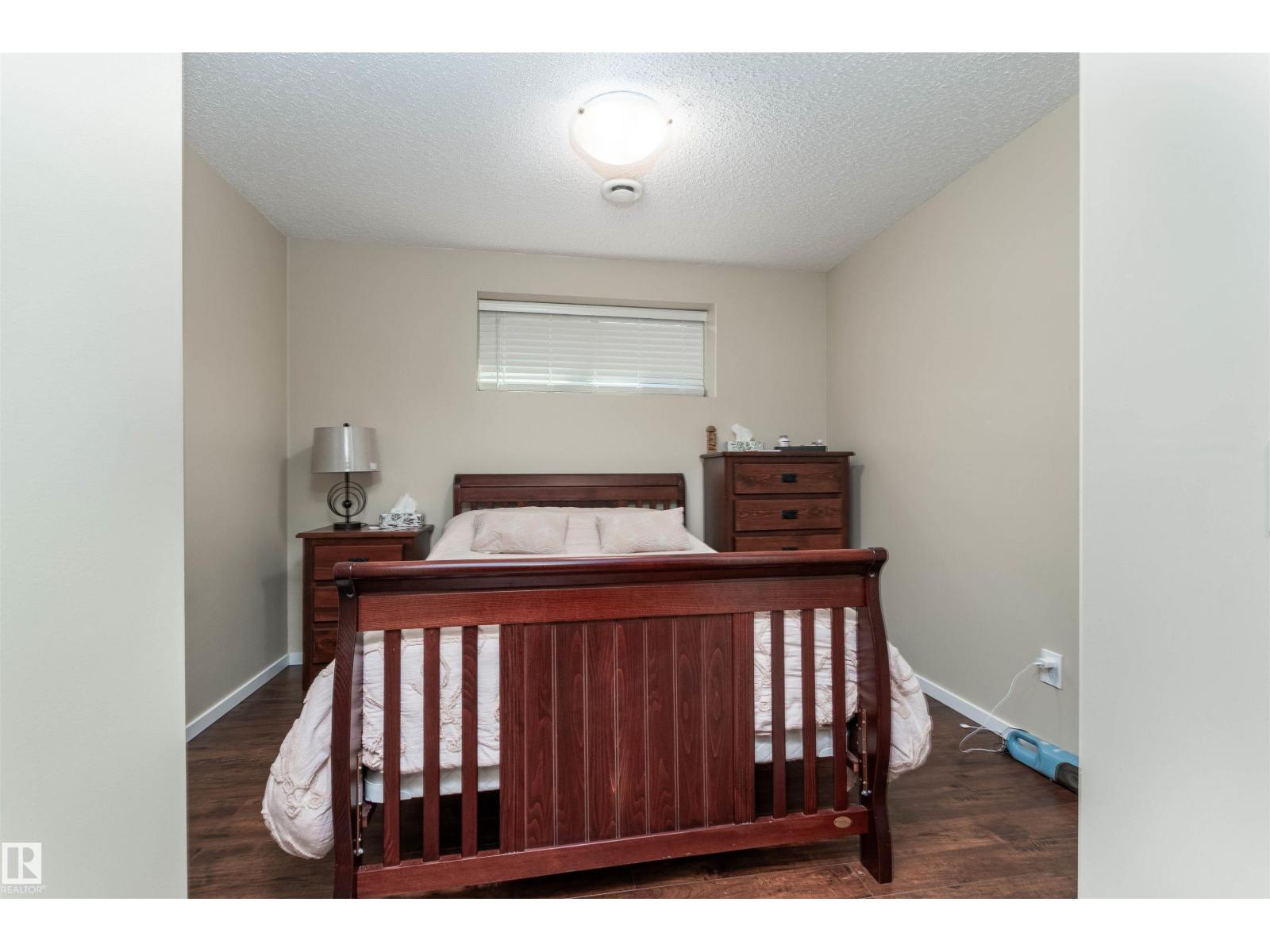 Photo 23 of 7526 Ellesmere Wy, Sherwood Park AB
