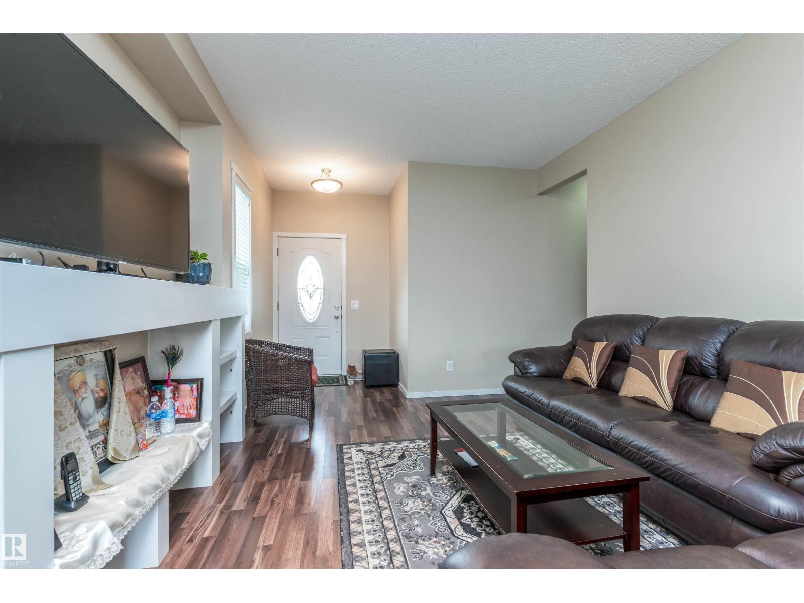 Photo 4 of 7526 Ellesmere Wy, Sherwood Park AB
