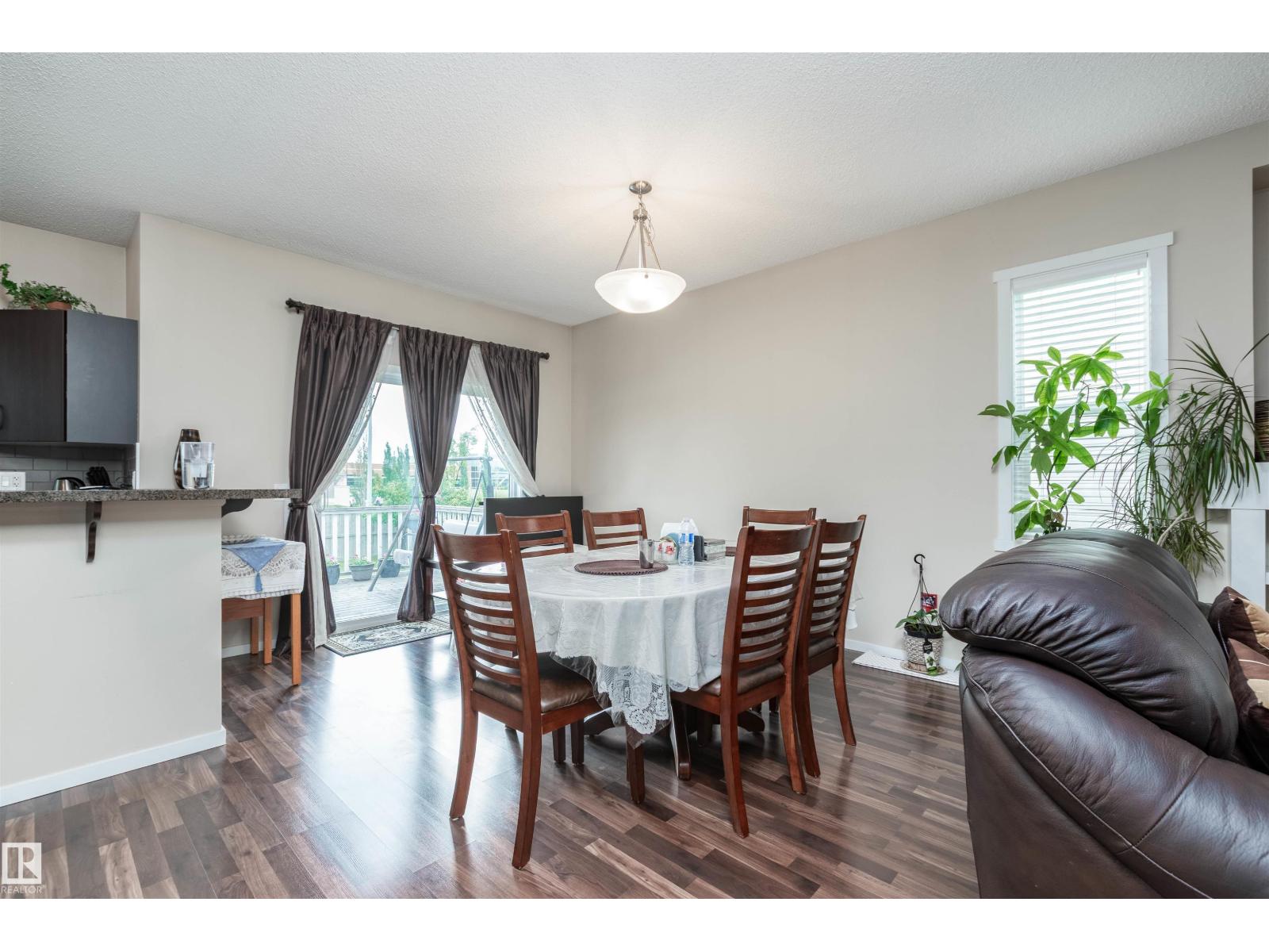 Photo 5 of 7526 Ellesmere Wy, Sherwood Park AB