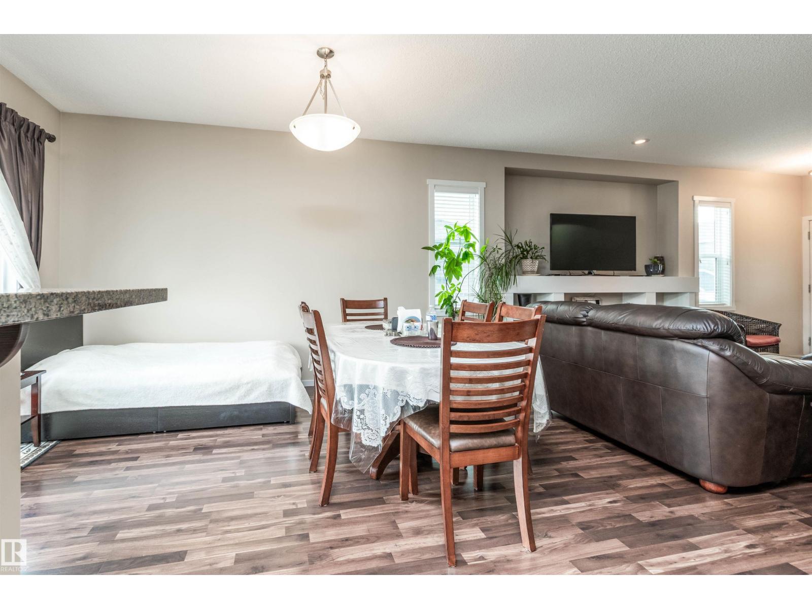 Photo 6 of 7526 Ellesmere Wy, Sherwood Park AB