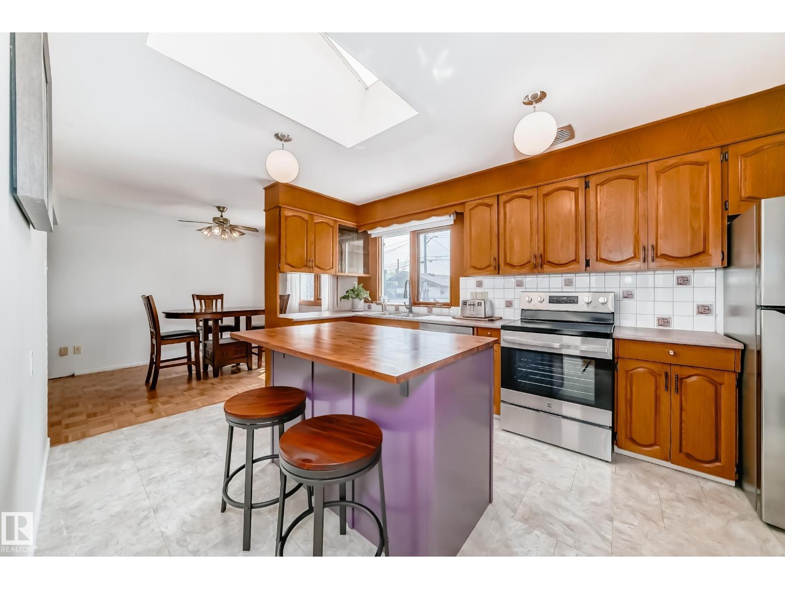 Photo 11 of 10511 135 B Av Nw, Edmonton AB
