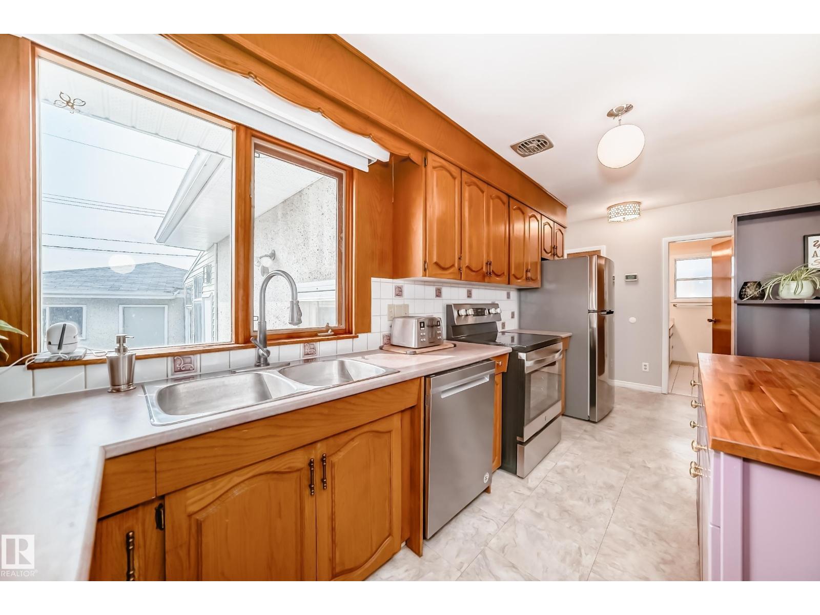 Photo 15 of 10511 135 B Av Nw, Edmonton AB