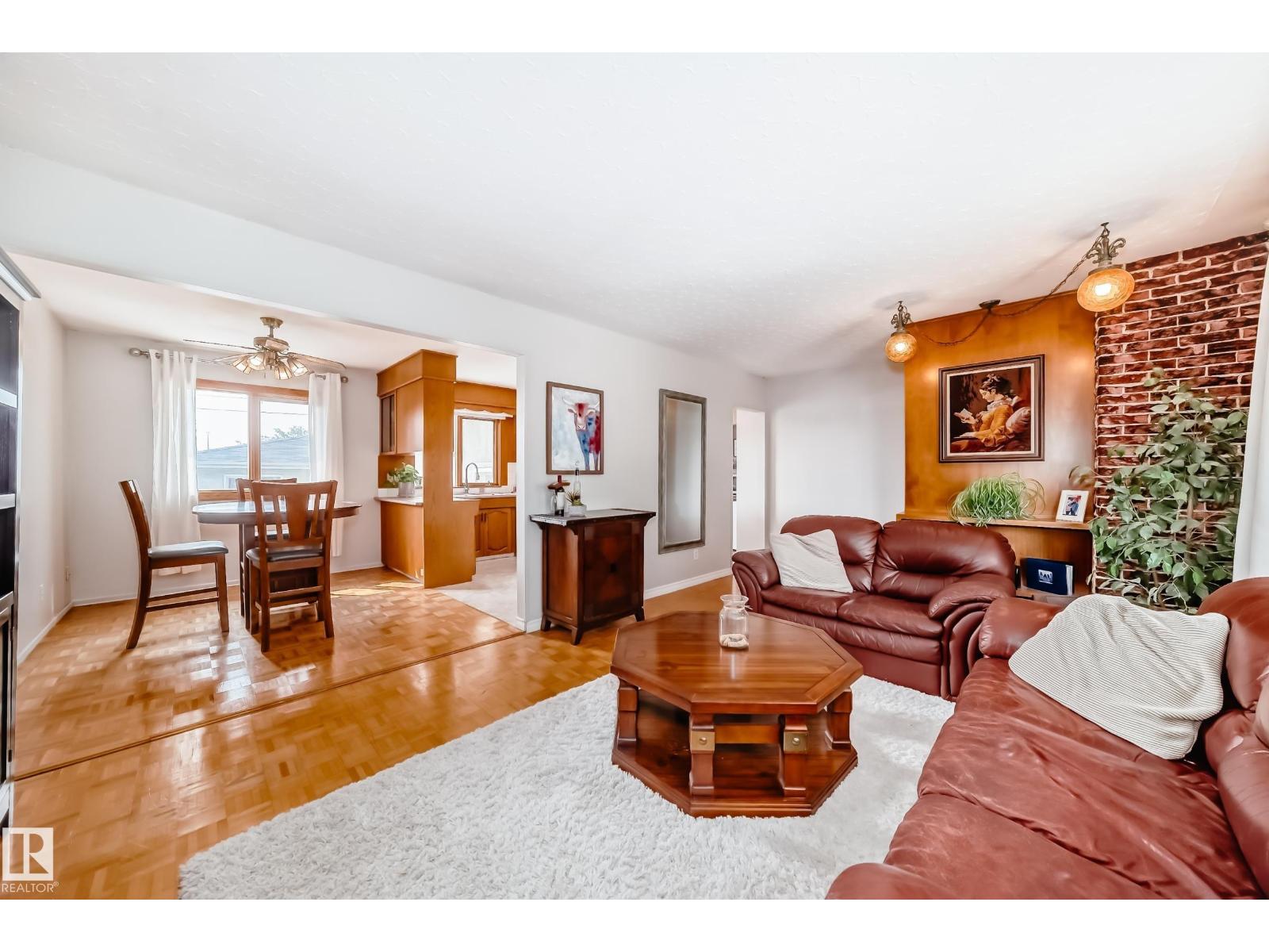 Photo 3 of 10511 135 B Av Nw, Edmonton AB