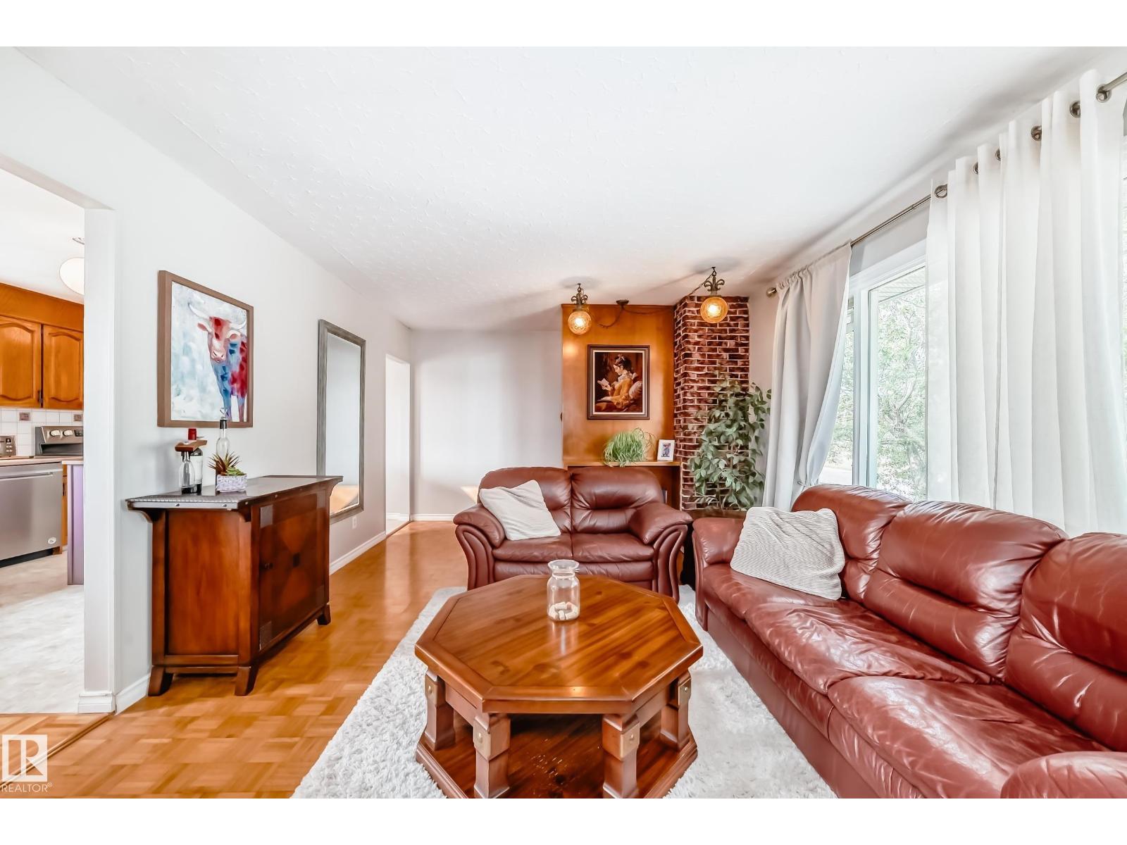 Photo 6 of 10511 135 B Av Nw, Edmonton AB