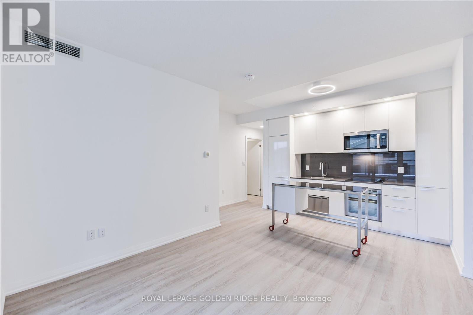 Photo 11 of 316 Rm 1 75 Canterbury Place, Toronto ON