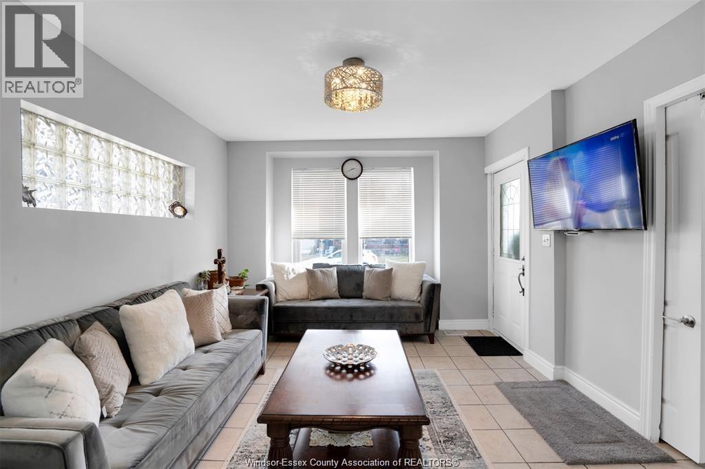 Photo 5 of 576 Shepherd Street East Unit Upper, Windsor ON
