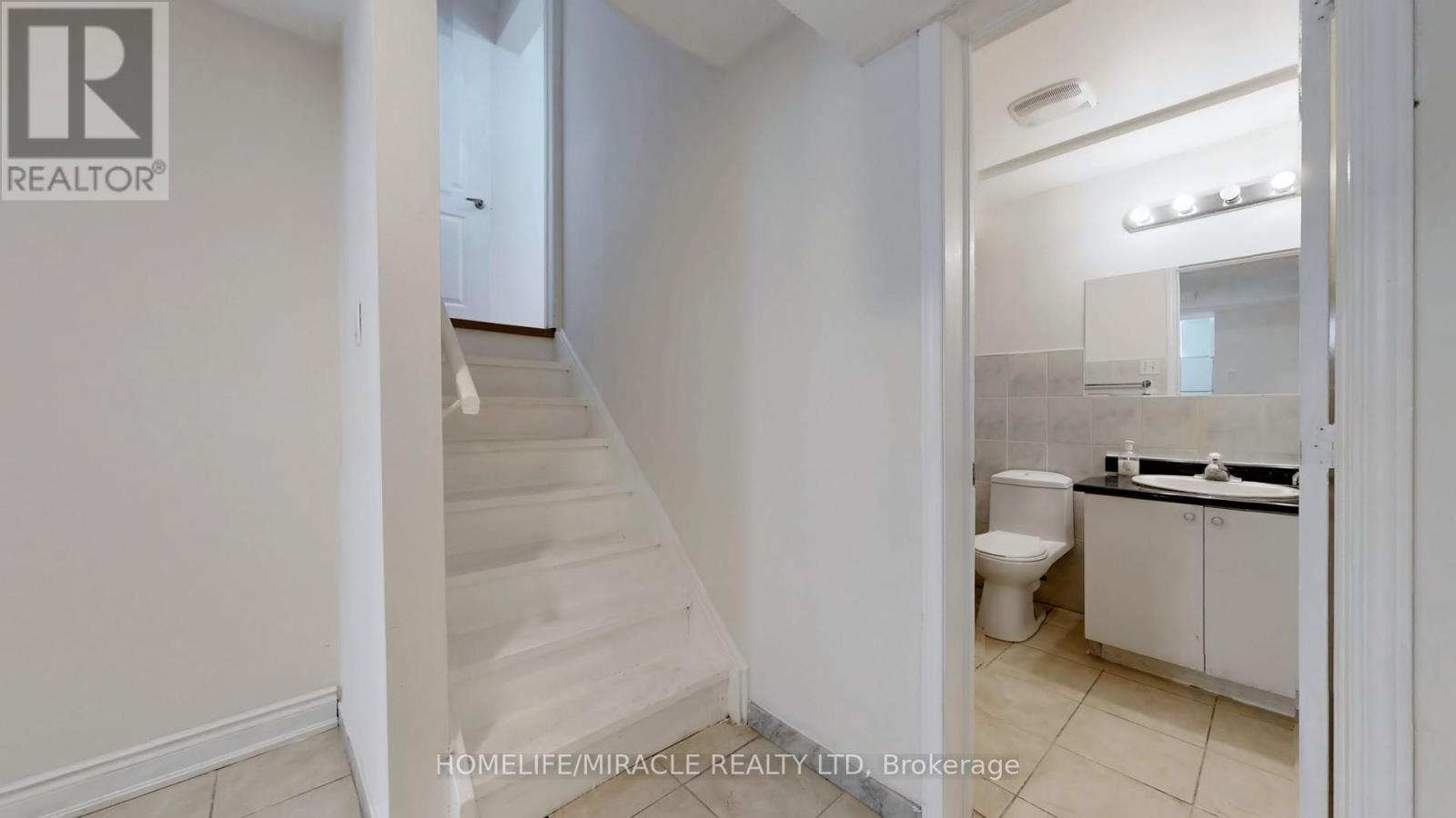 Photo 44 of 17 Beaverhall Road, Brampton ON