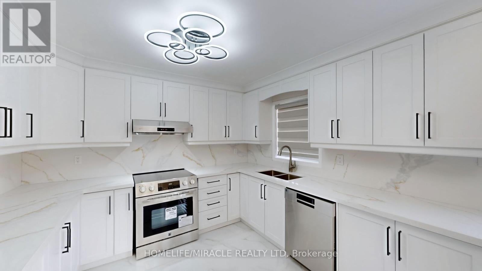 Photo 13 of 17 Beaverhall Road, Brampton ON