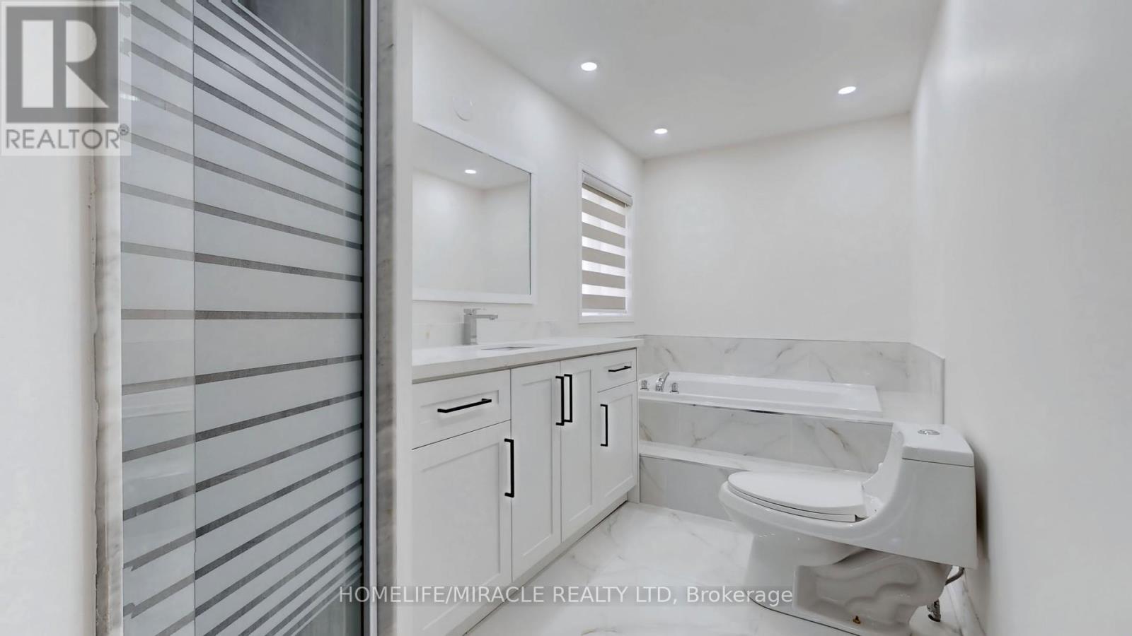 Photo 32 of 17 Beaverhall Road, Brampton ON