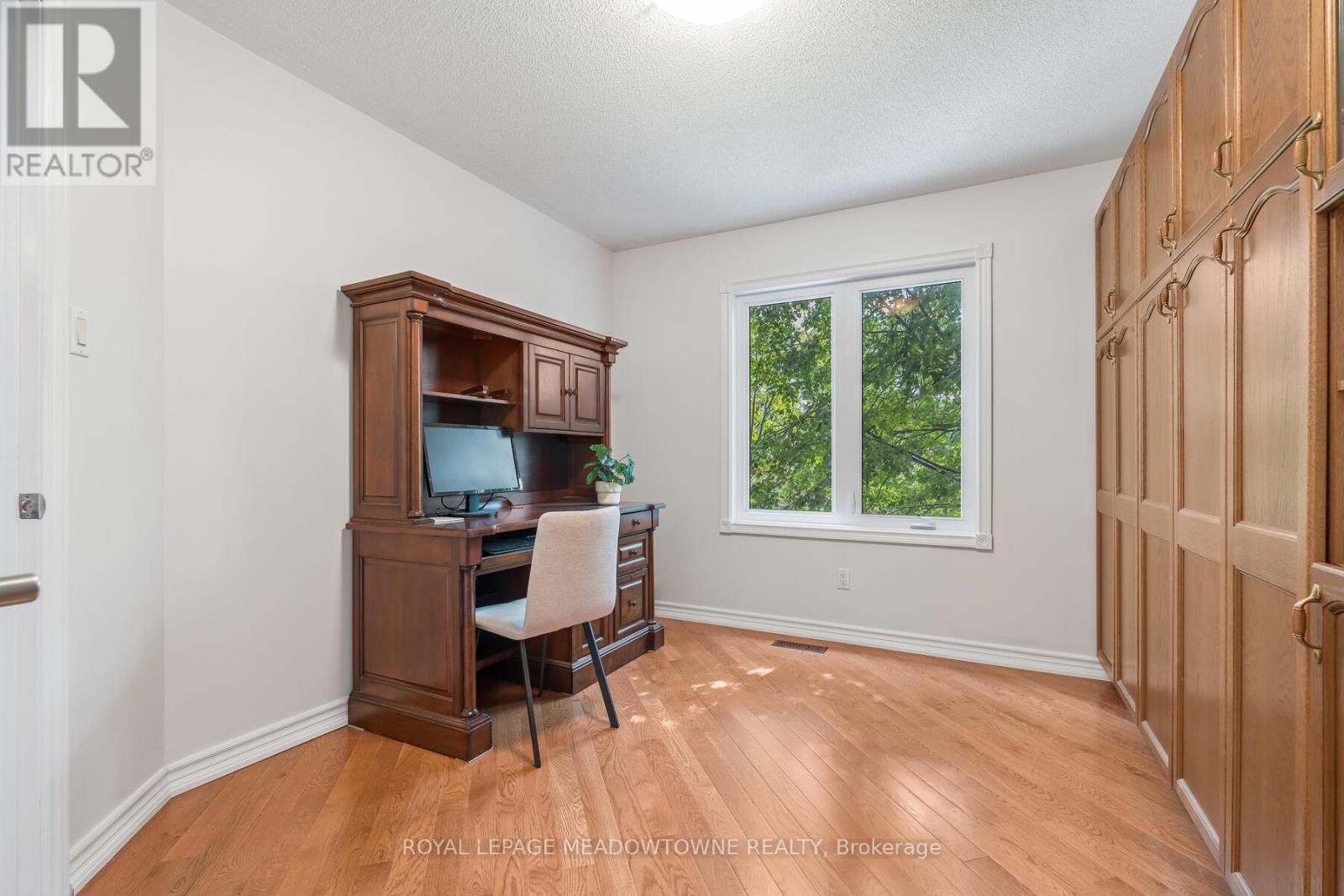 Photo 13 of 10 Janet Court, Halton Hills ON