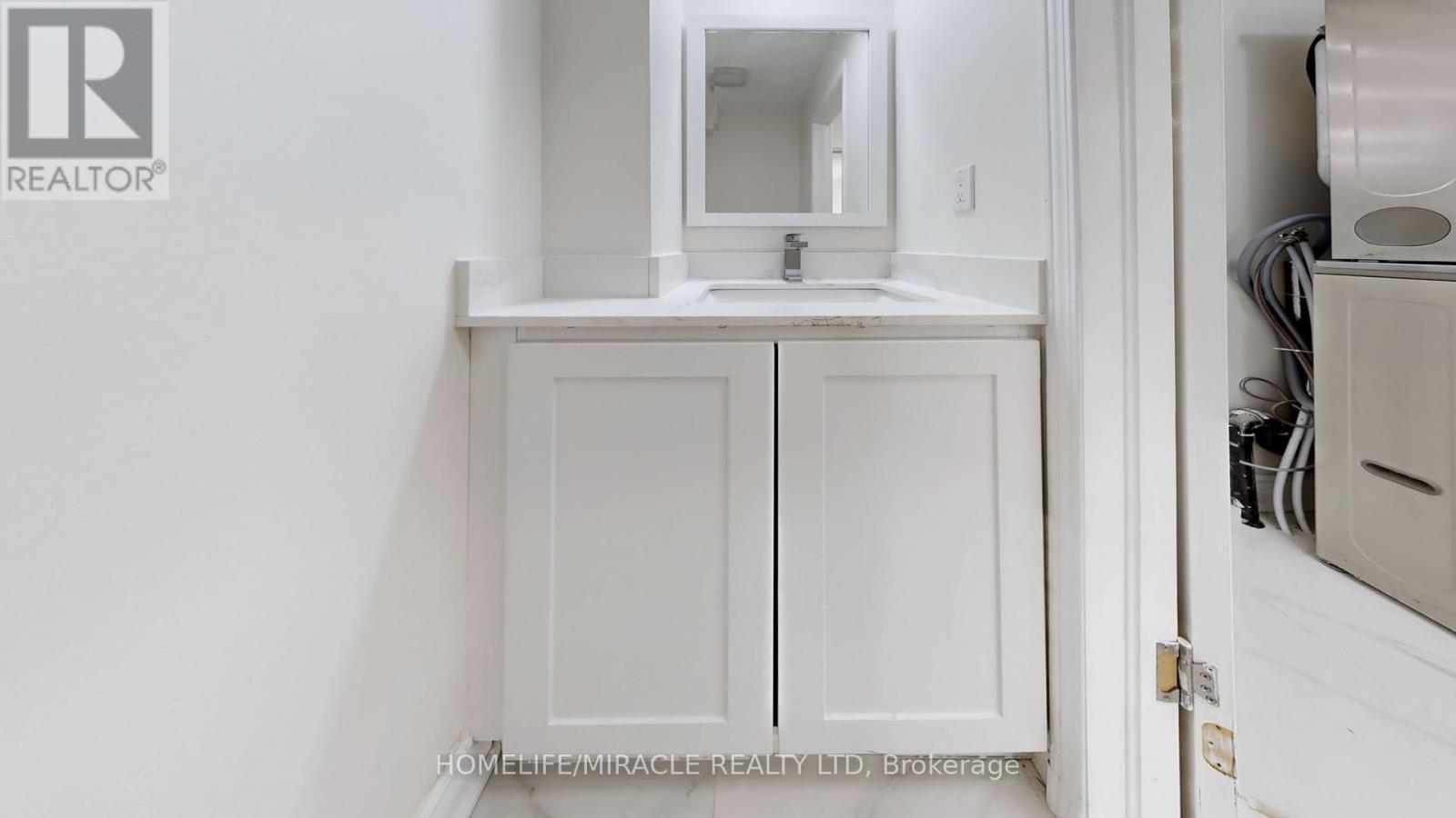 Photo 18 of 17 Beaverhall Road, Brampton ON