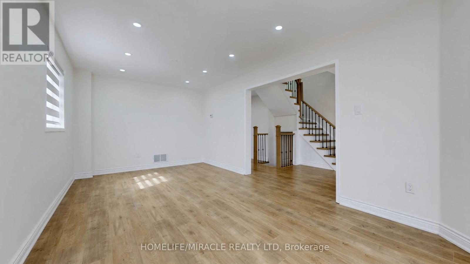 Photo 8 of 17 Beaverhall Road, Brampton ON