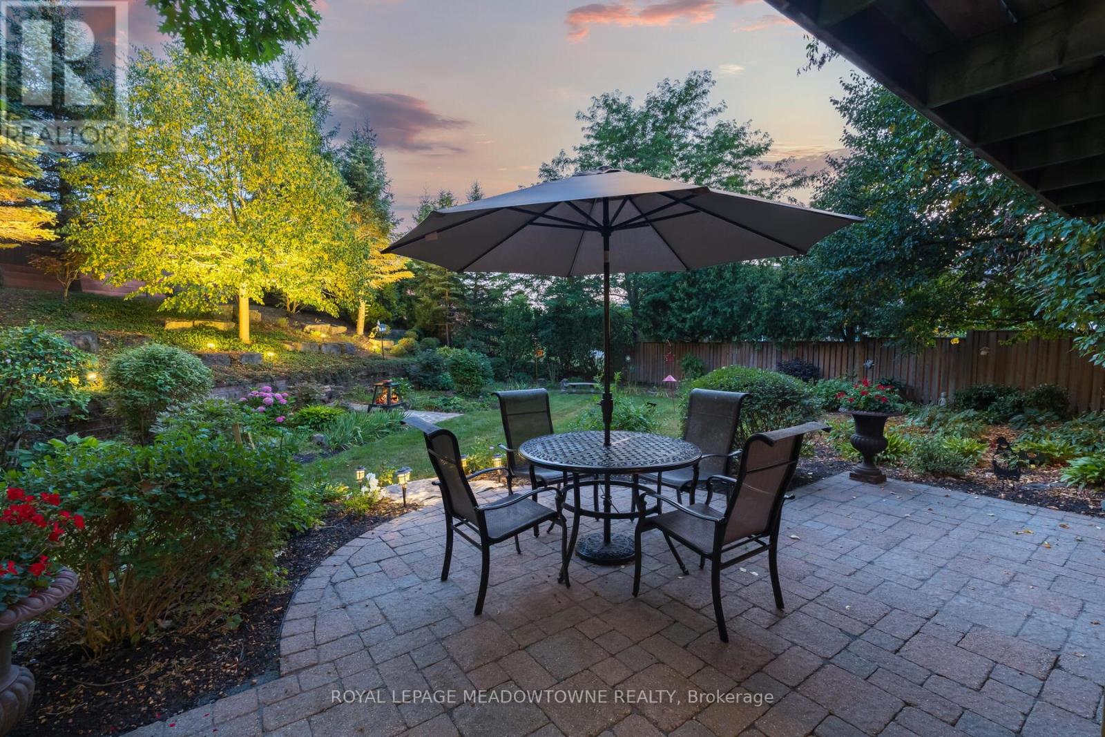Photo 4 of 10 Janet Court, Halton Hills ON