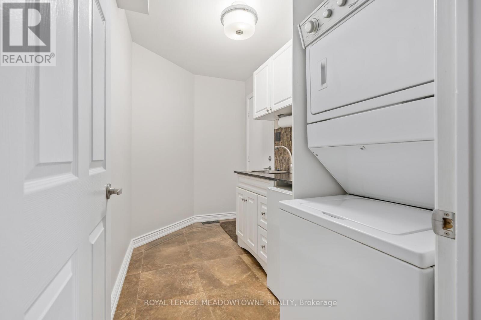 Photo 15 of 10 Janet Court, Halton Hills ON