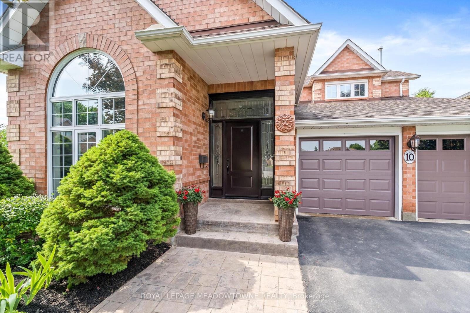 Photo 50 of 10 Janet Court, Halton Hills ON