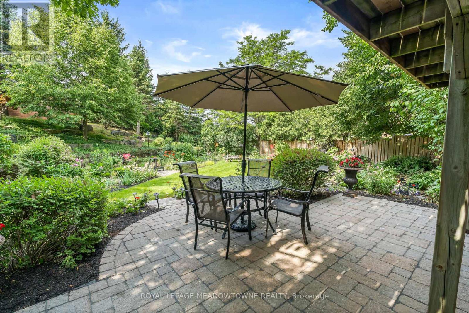 Photo 34 of 10 Janet Court, Halton Hills ON