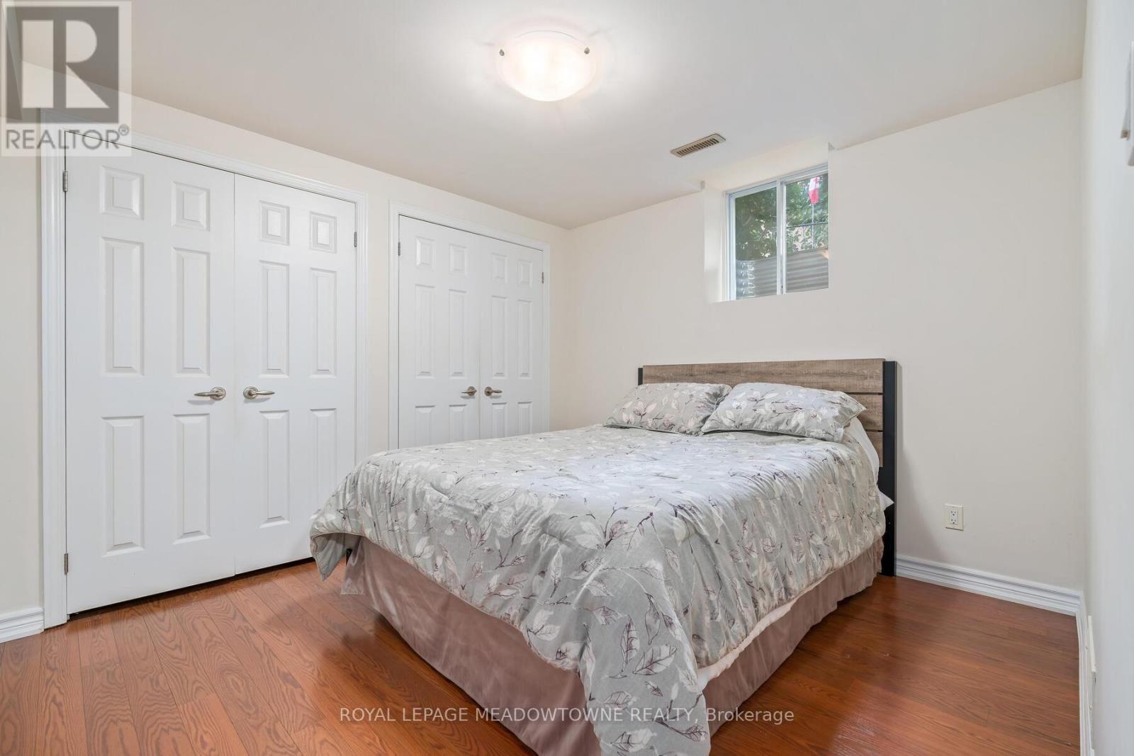 Photo 27 of 10 Janet Court, Halton Hills ON