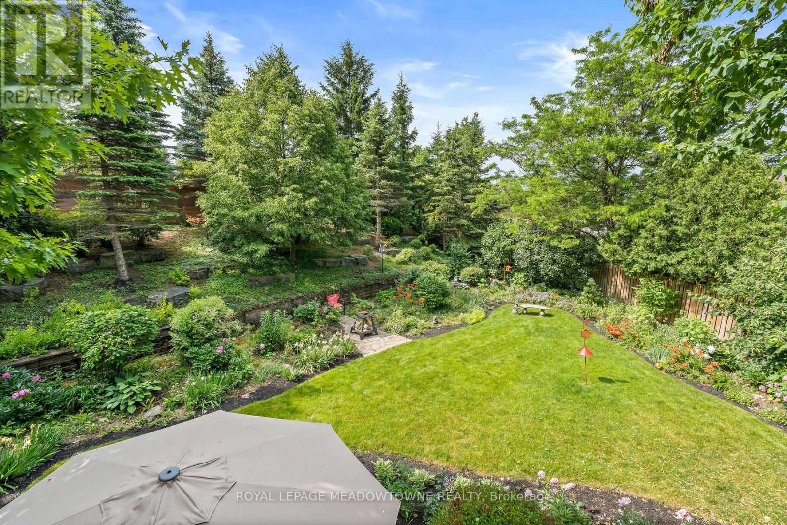 Photo 31 of 10 Janet Court, Halton Hills ON