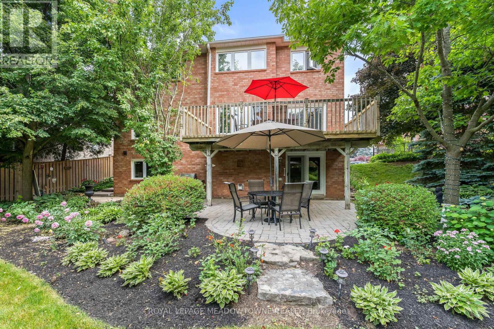Photo 35 of 10 Janet Court, Halton Hills ON