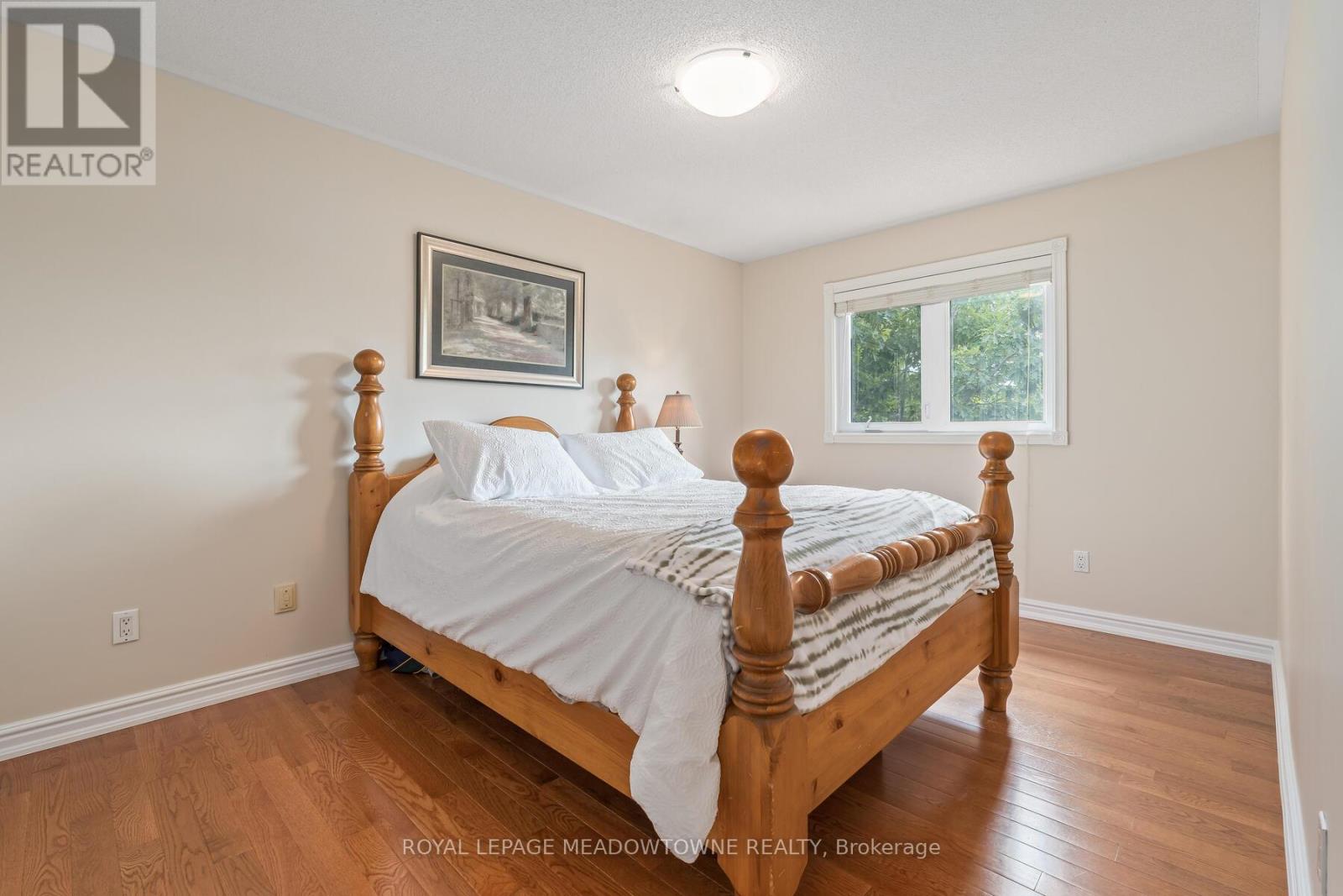 Photo 19 of 10 Janet Court, Halton Hills ON